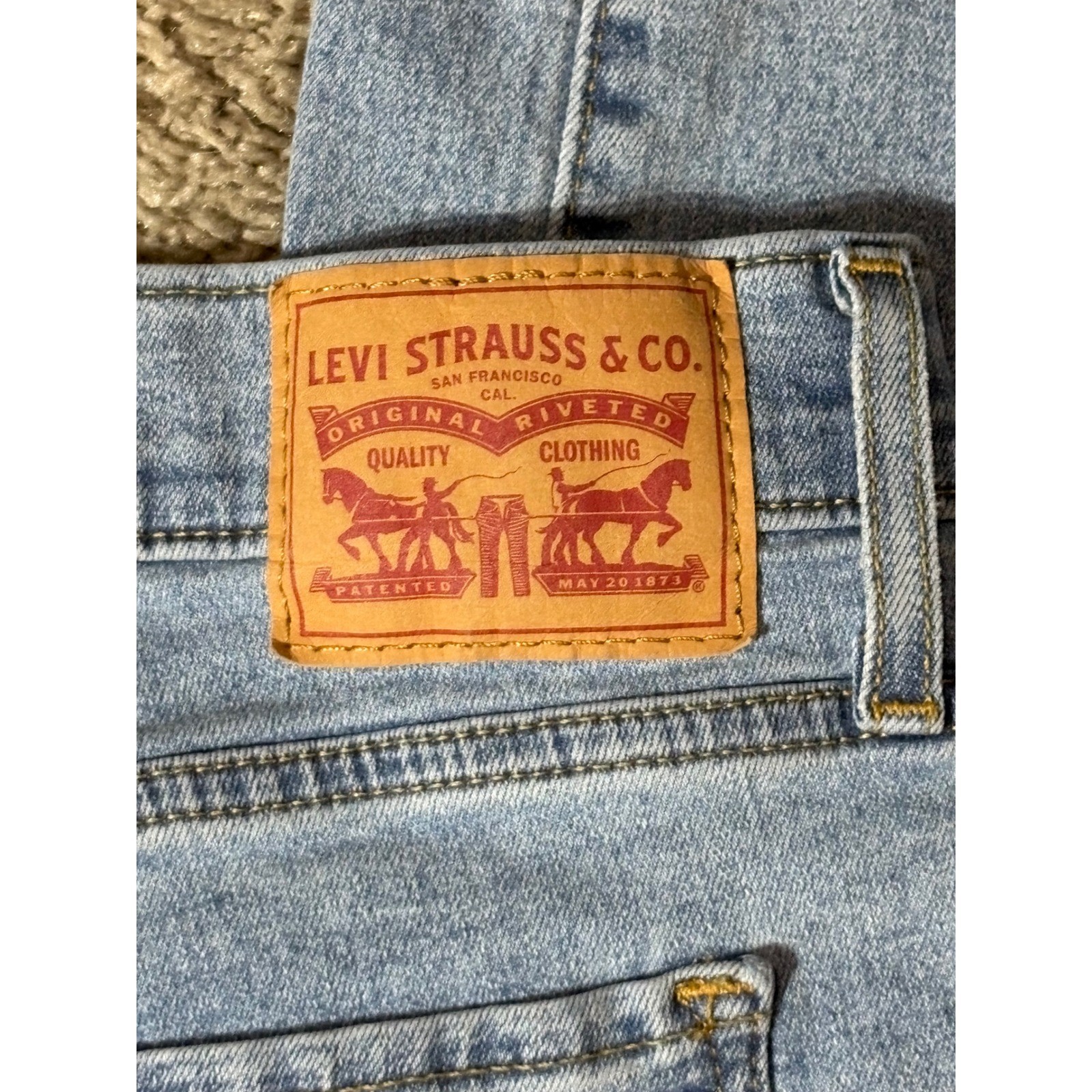 Levis 314 Shaping Straight Jeans Womens 33×32 Light Wash Denim 19631-0297