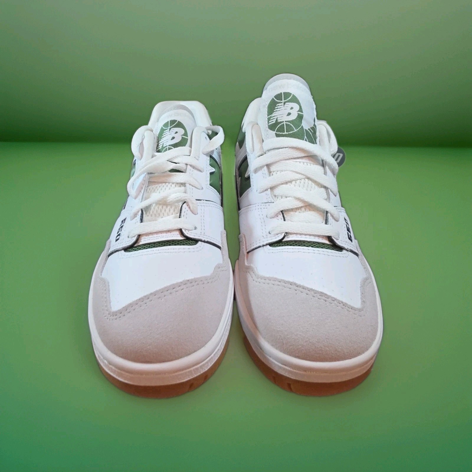 Size M8 NEW BALANCE 550
