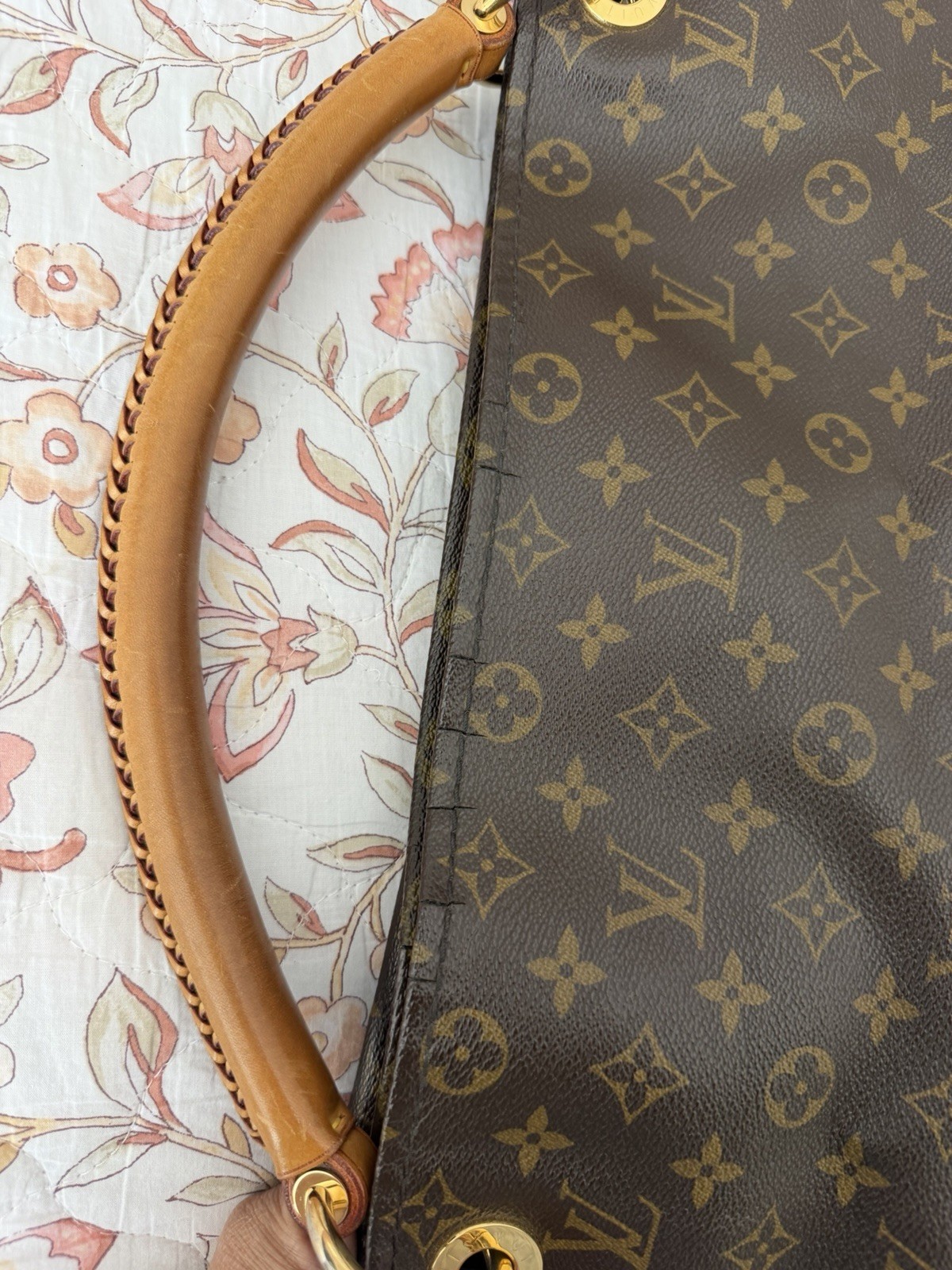 Authentic Louis Vuitton Artsy Monogram MM