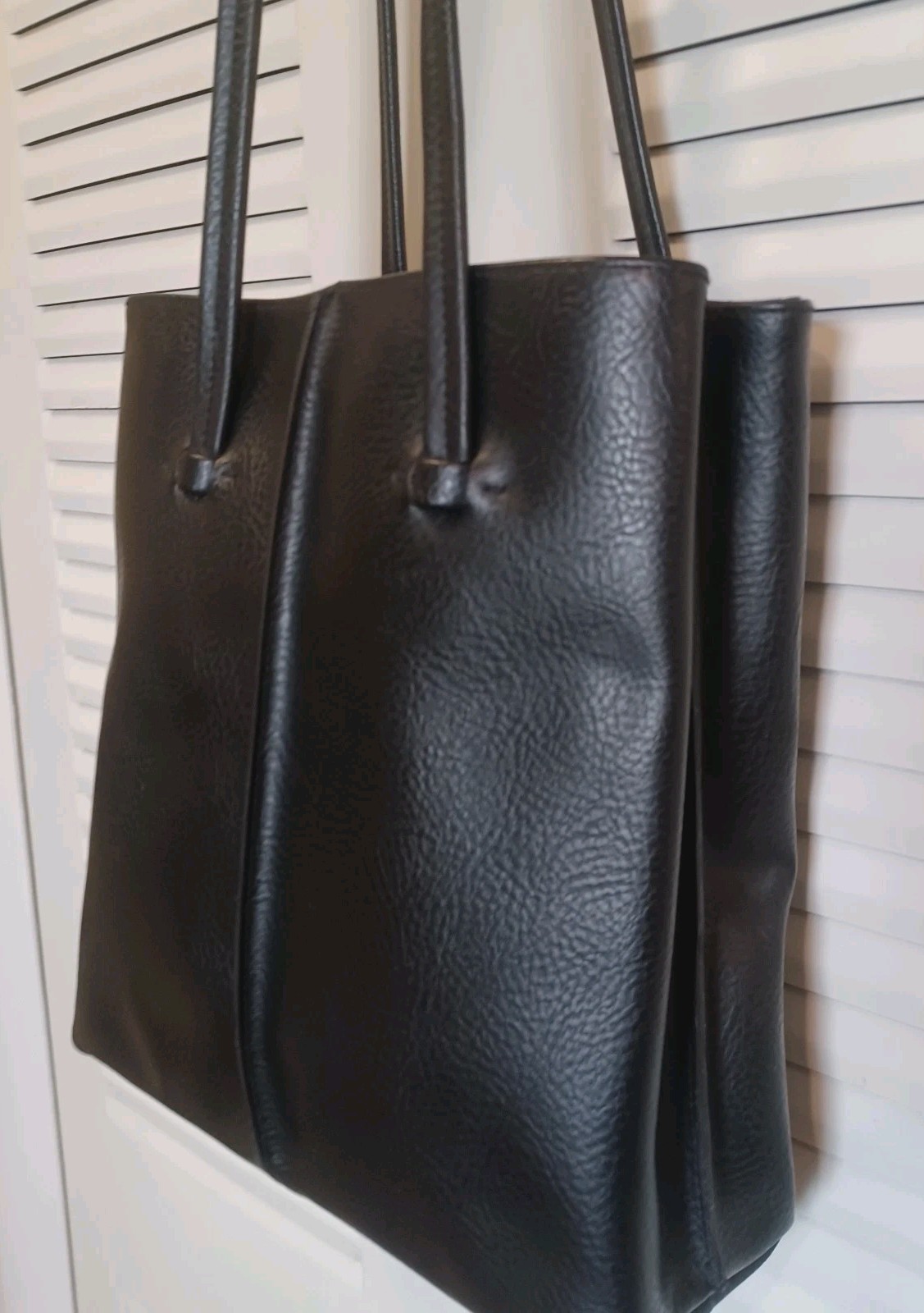 Liz Claiborne Black Leather Shoulder Bag 11″H x11″W x 3 3/4″D