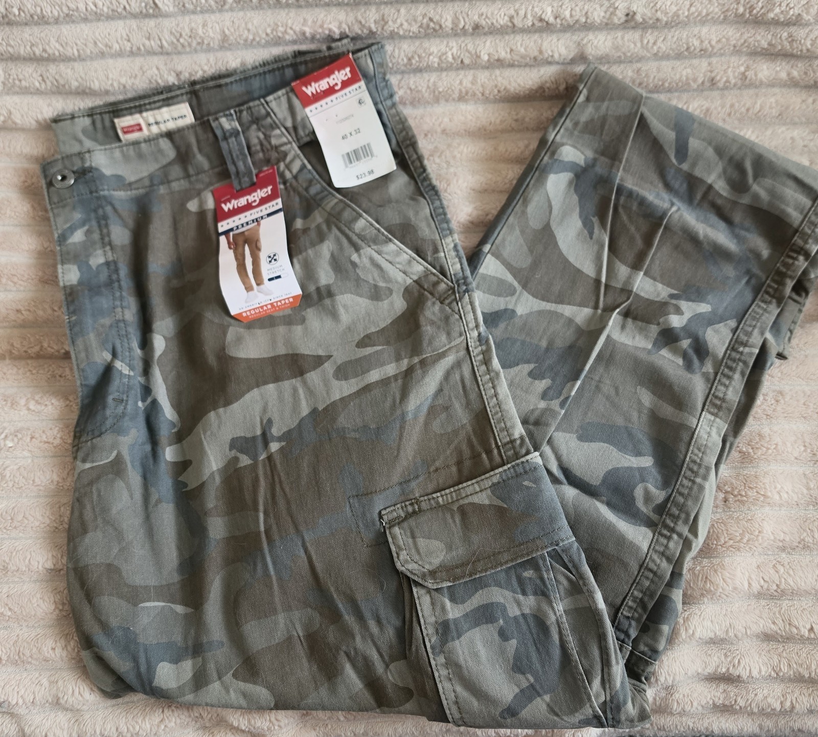 Wrangler Men’s Cargo Pants Size 40×32 Jungle Camo Stretch Taper Leg Regular Fit