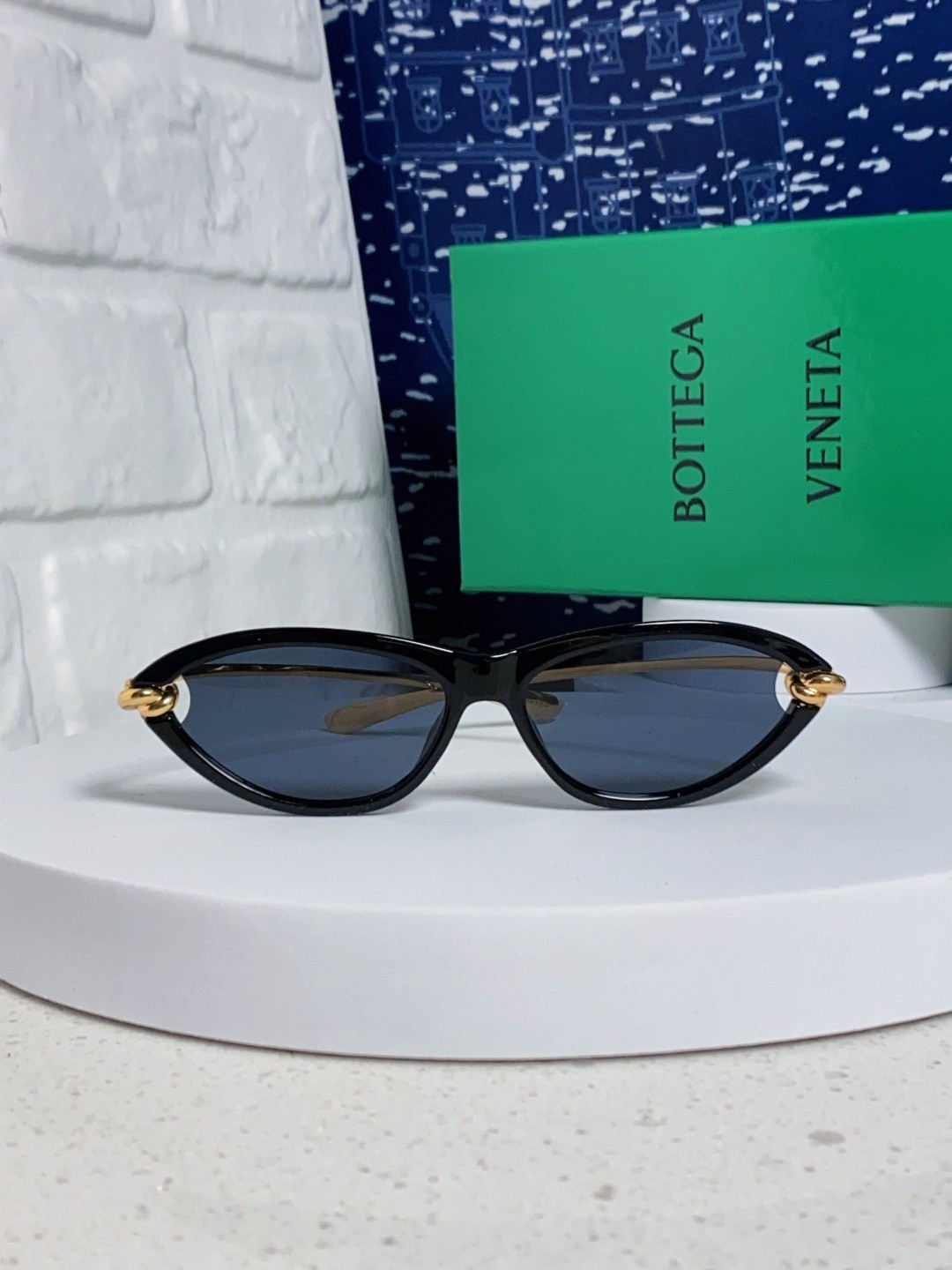 Bottega Veneta Women’s Sunglasses Model BV1390