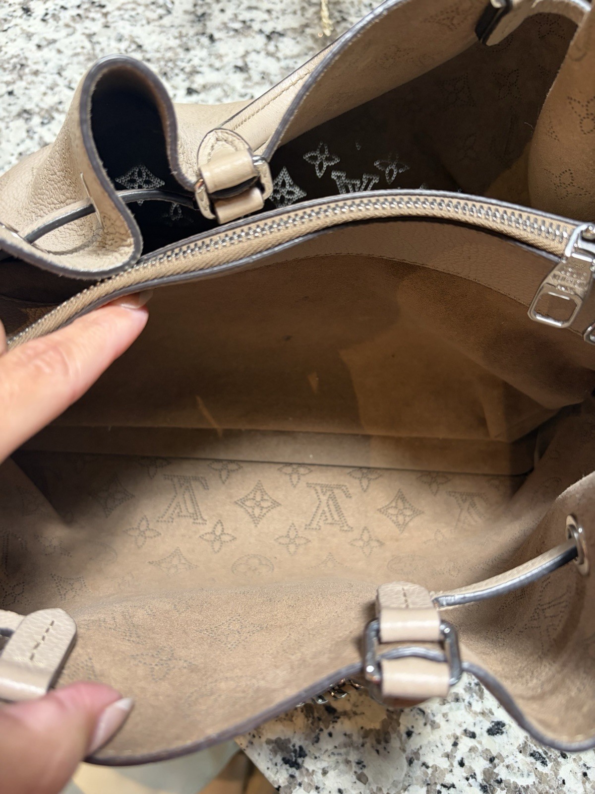 Louis Vuitton Bella Tote Mahina Beige Drawstring/Zip Chain Strap Small w/Box