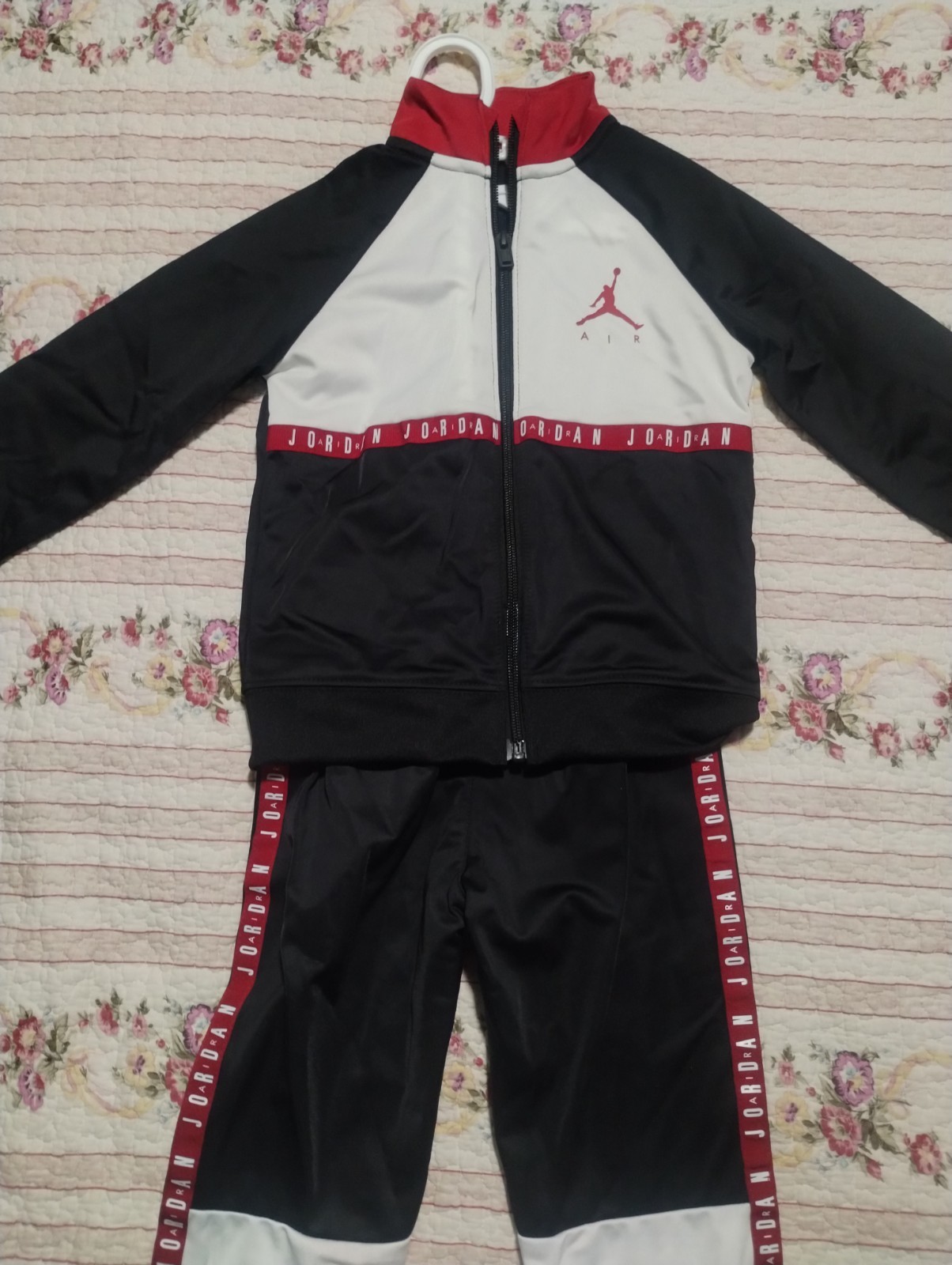 New Nike Air Jordan Boys Size 2T 2 Toddler Boy’s Outfit Athletic Set