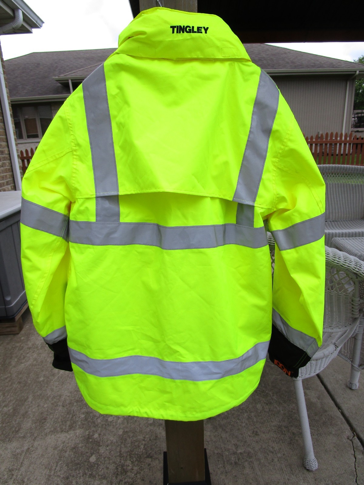 Tingley J24122 Icon Jacket Large High Vis Green 100% Water/Windproof Class 3