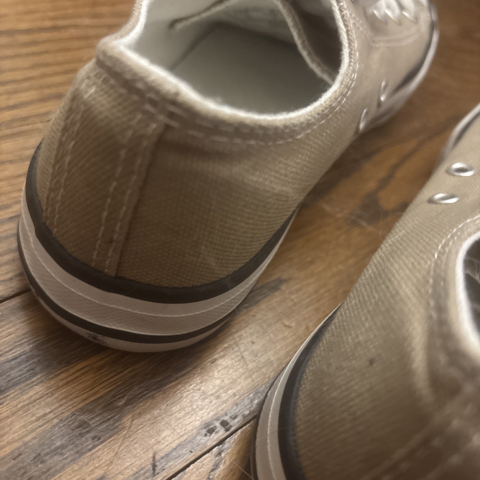 NWOT Women’s Lace Up Tan Canvas Tennis Shoe All Season 5
