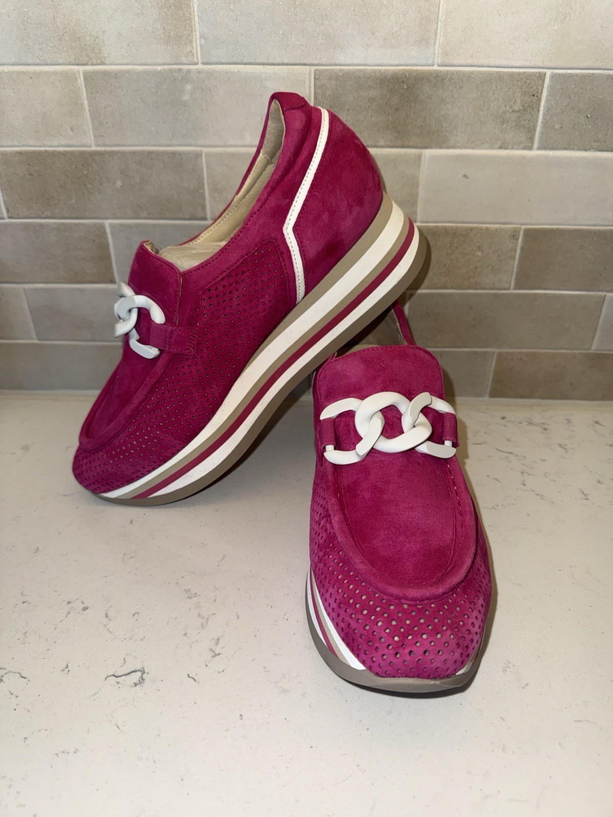 Softwaves Cadie Fuchsia Pink Chain Suede Slip On Platform Shoes EU 40 US 9-9.5.