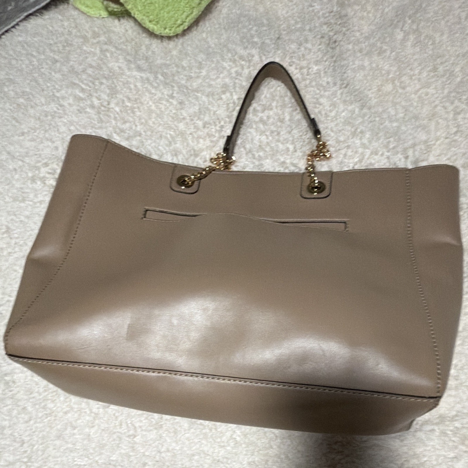 GUESS Quilted Beige Shoulder Bag Gold Chain Strap Zip Top Lined Pockets