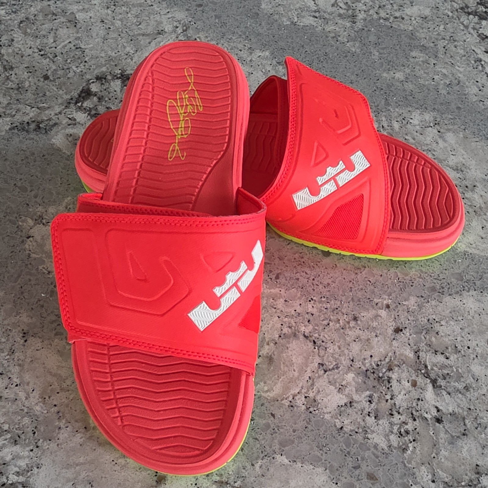 Vintage Nike LeBron James Air Max Slide Hyper Punch / Volt Cushion Men’s US 10