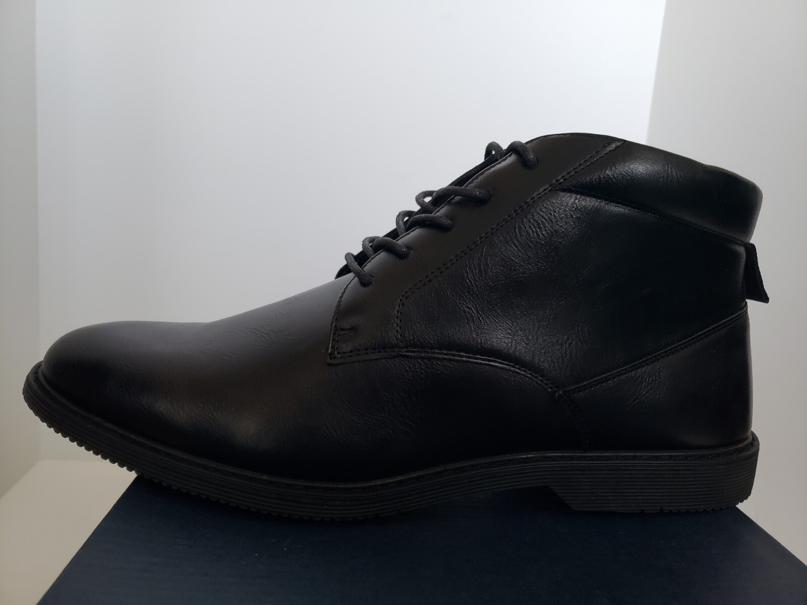 London Fog authentic brand-new men’s Tyler chukka, color black, size 11.5M