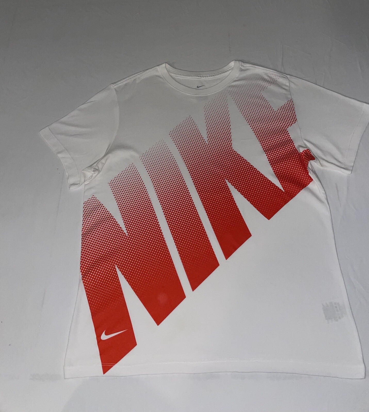 Nike Men’s Sportswear T-Shirt Short Sleeve Graphic Tee Size Medium (B1)