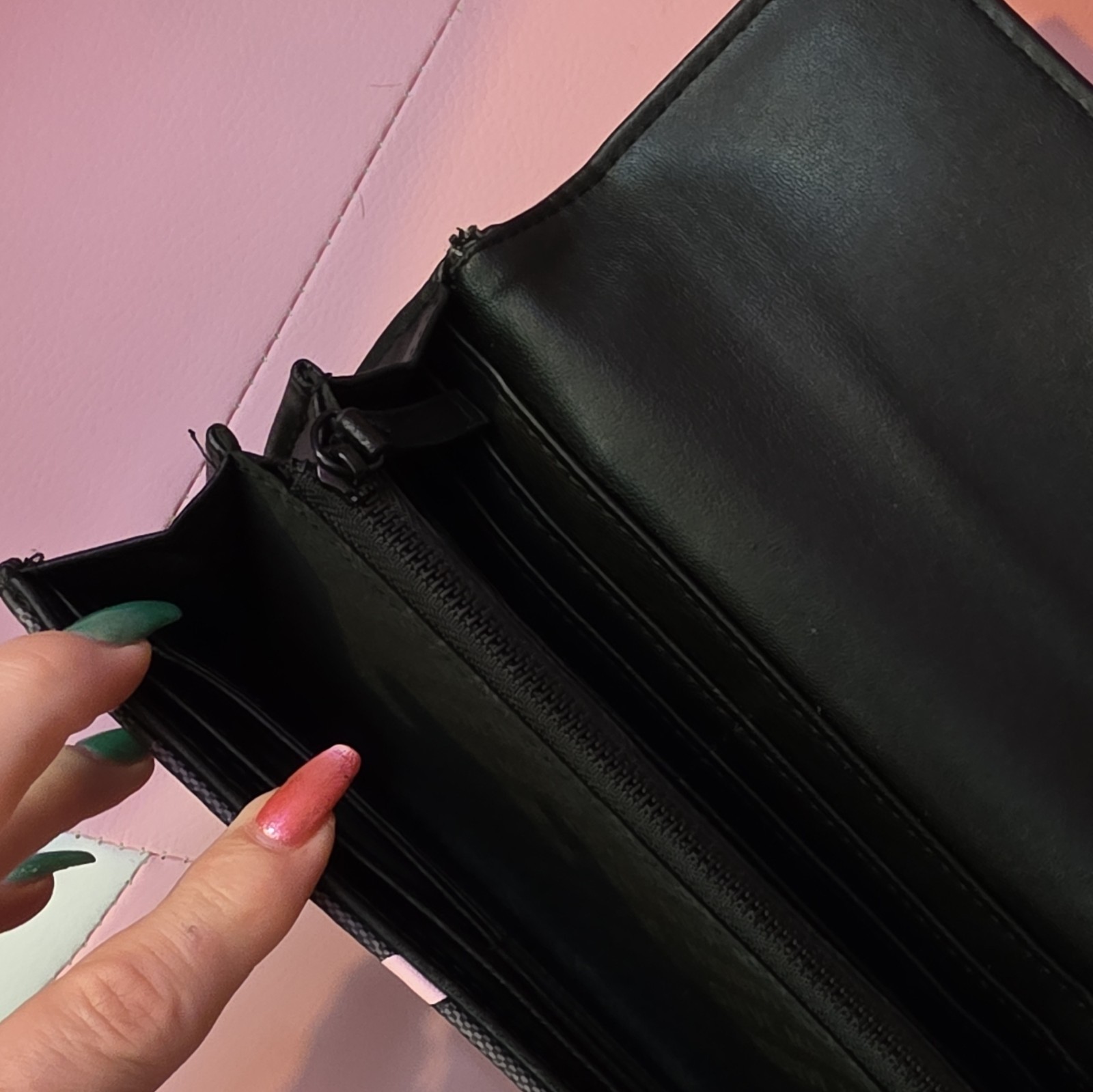 Steve Madden Black & Pink Check Heart Wristlet Wallet Zip Card Slots Folding