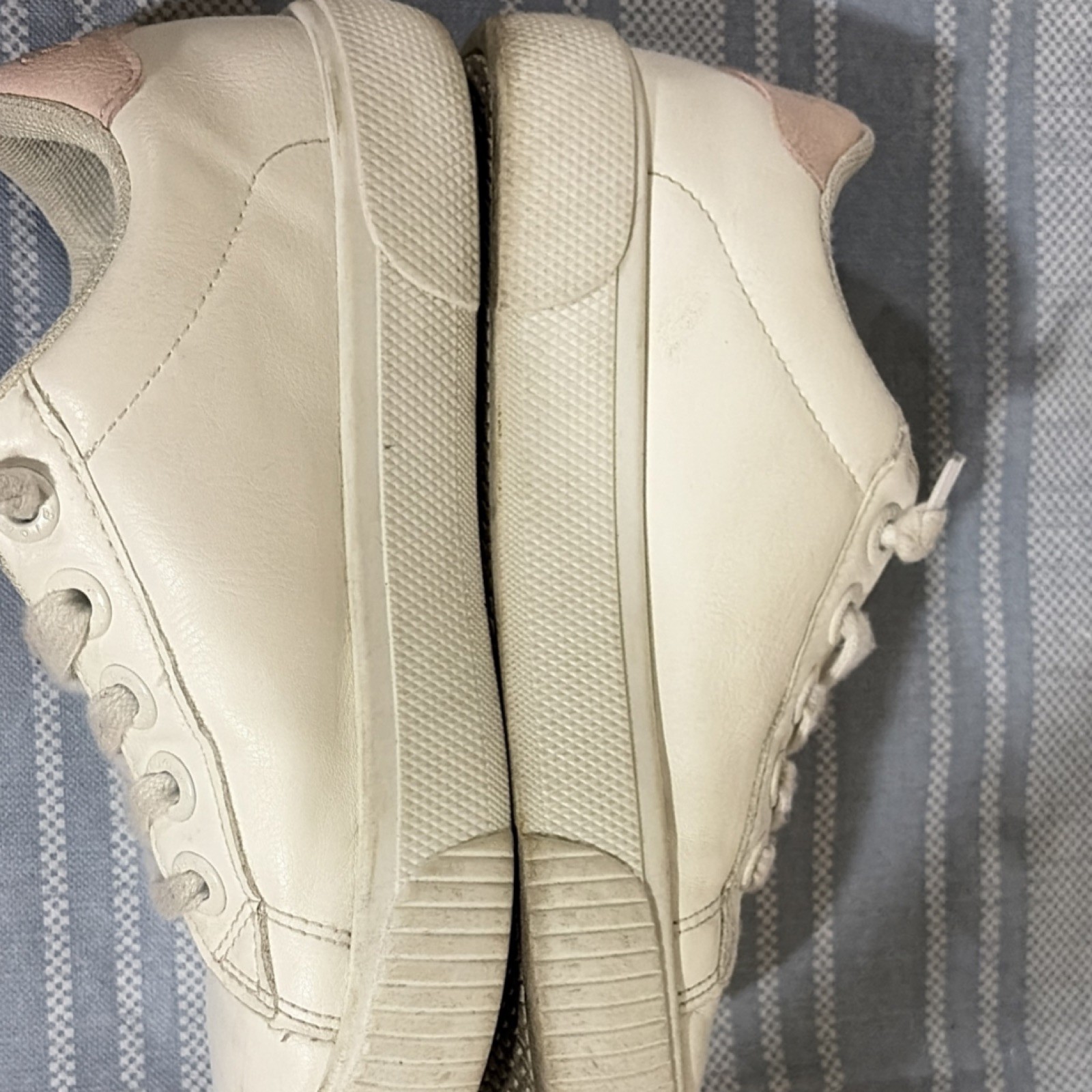 Blowfish White Pink Heart Logo Lace Up Low Top Sneakers Synthetic PU Casual