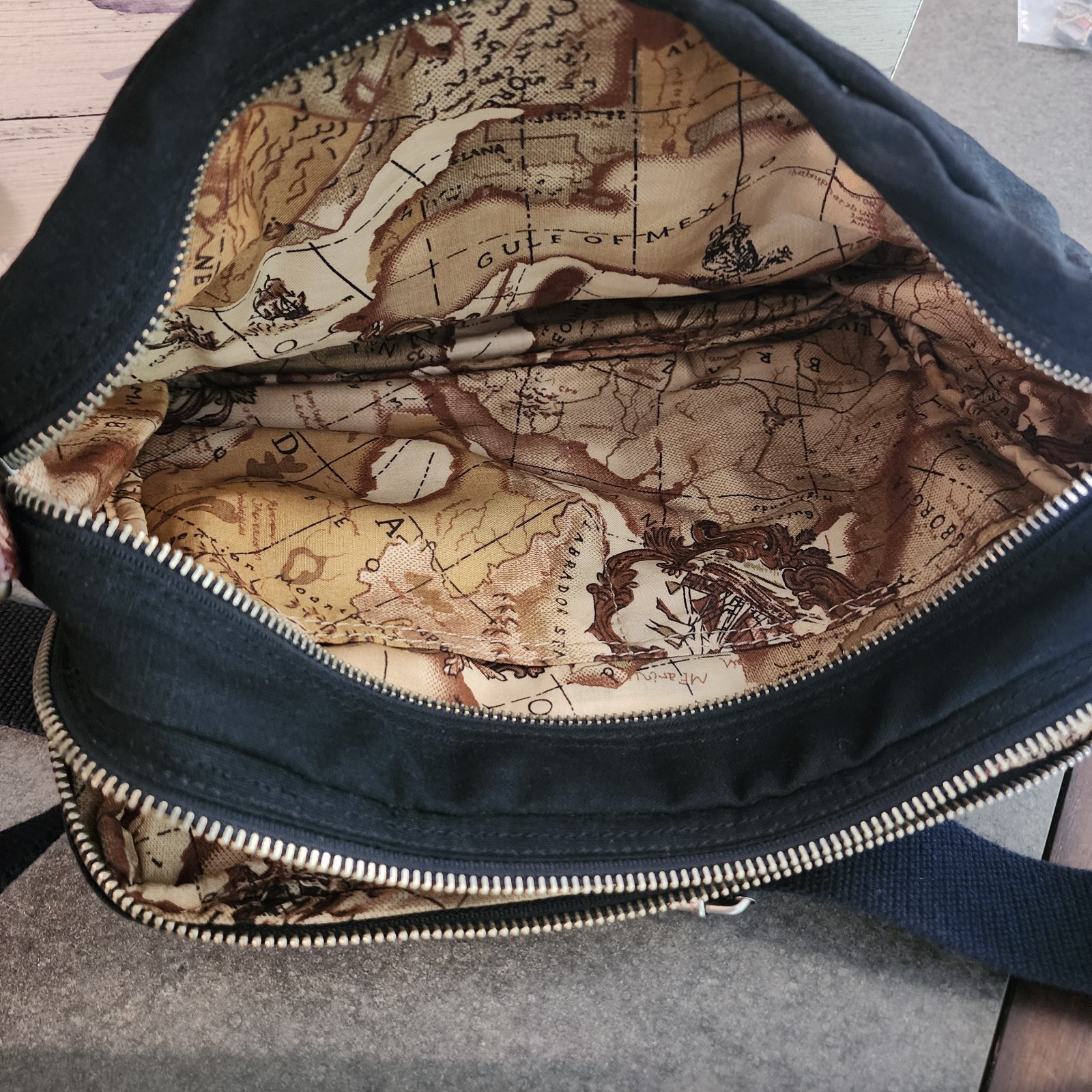 Fossil Voyages Black Crossbody Or Shoulder Purse. Pockets Inside.