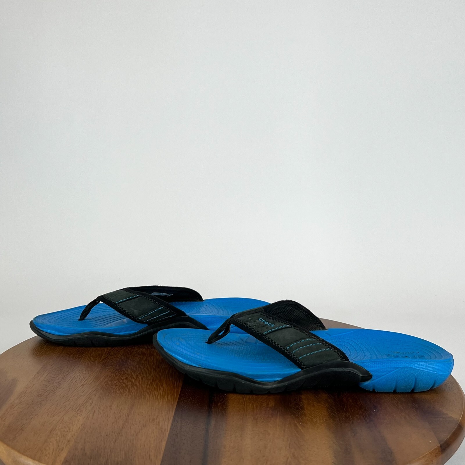 Mens Crocs Swiftwater Blue Black Leather Comfort Sandals Flip Flops Size 9 M GUC