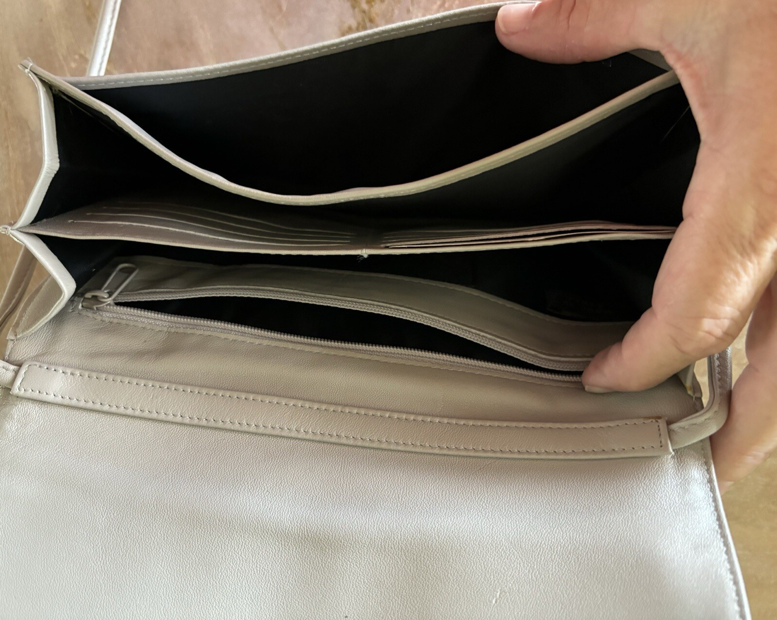 Donna Karan Light Taupe 5 Pocket Crossbody Soft Leather 8.75 X 5.5” Card Slots