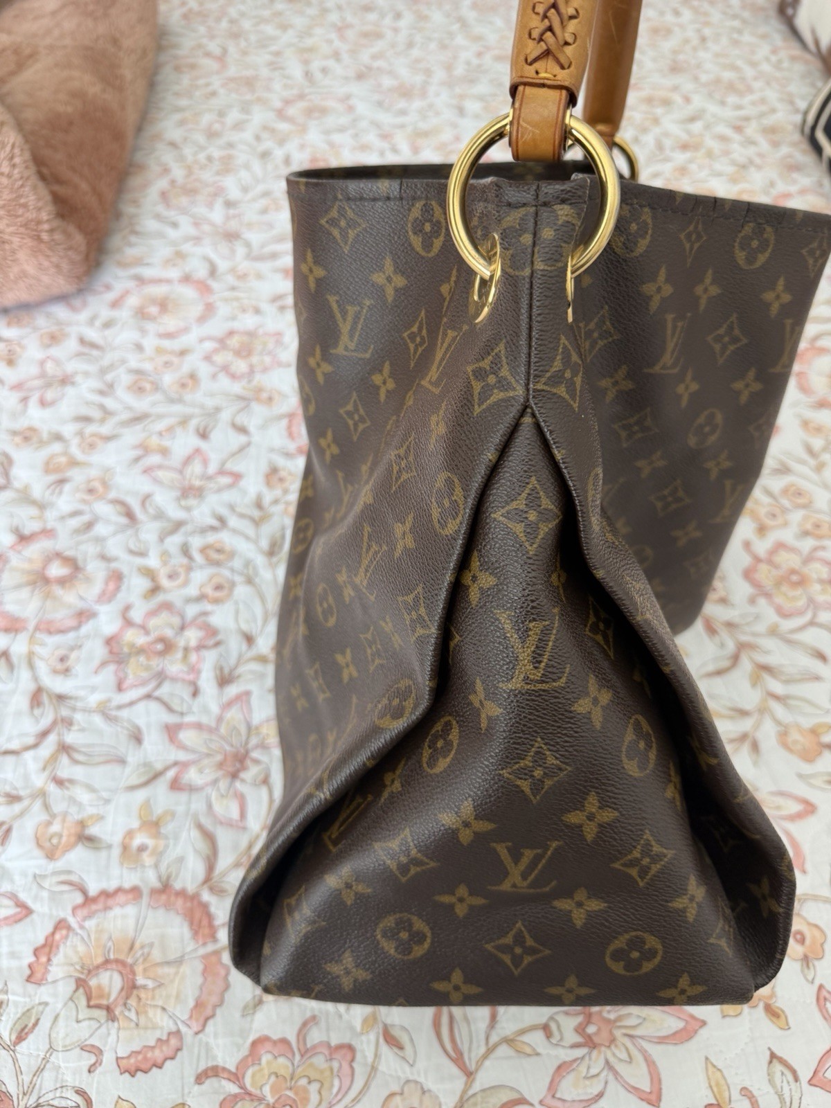 Authentic Louis Vuitton Artsy Monogram MM