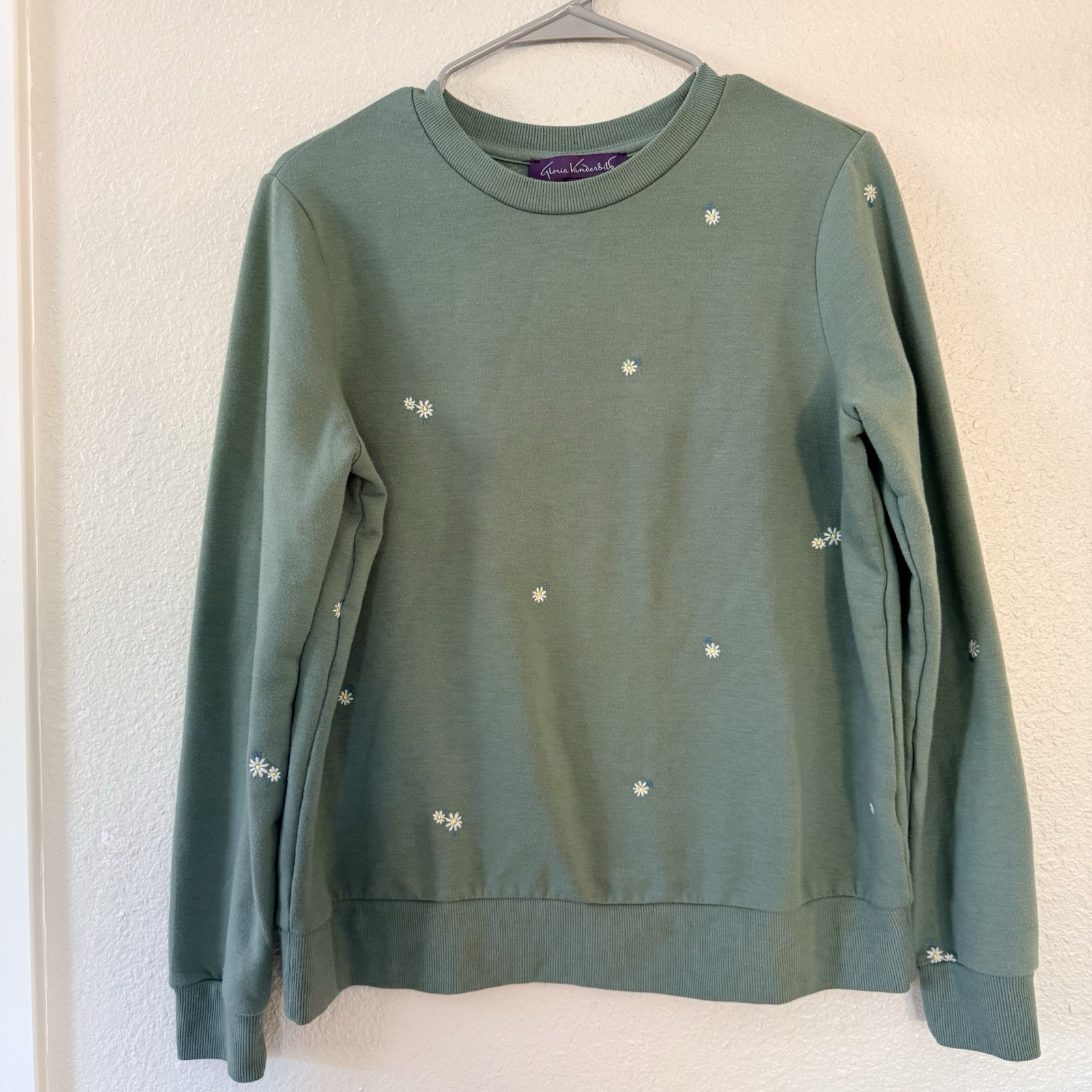 Gloria Vanderbilt Women’s Sage Green Pullover Daisy Embroidered Sweatshirt M