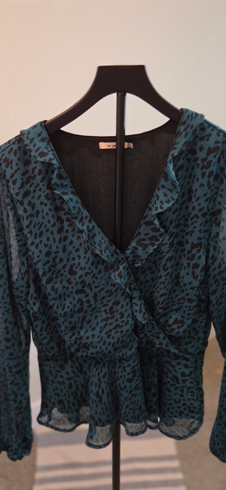 mi ami Women’s Long Sleeve Ruffled Wrap Blouse XL