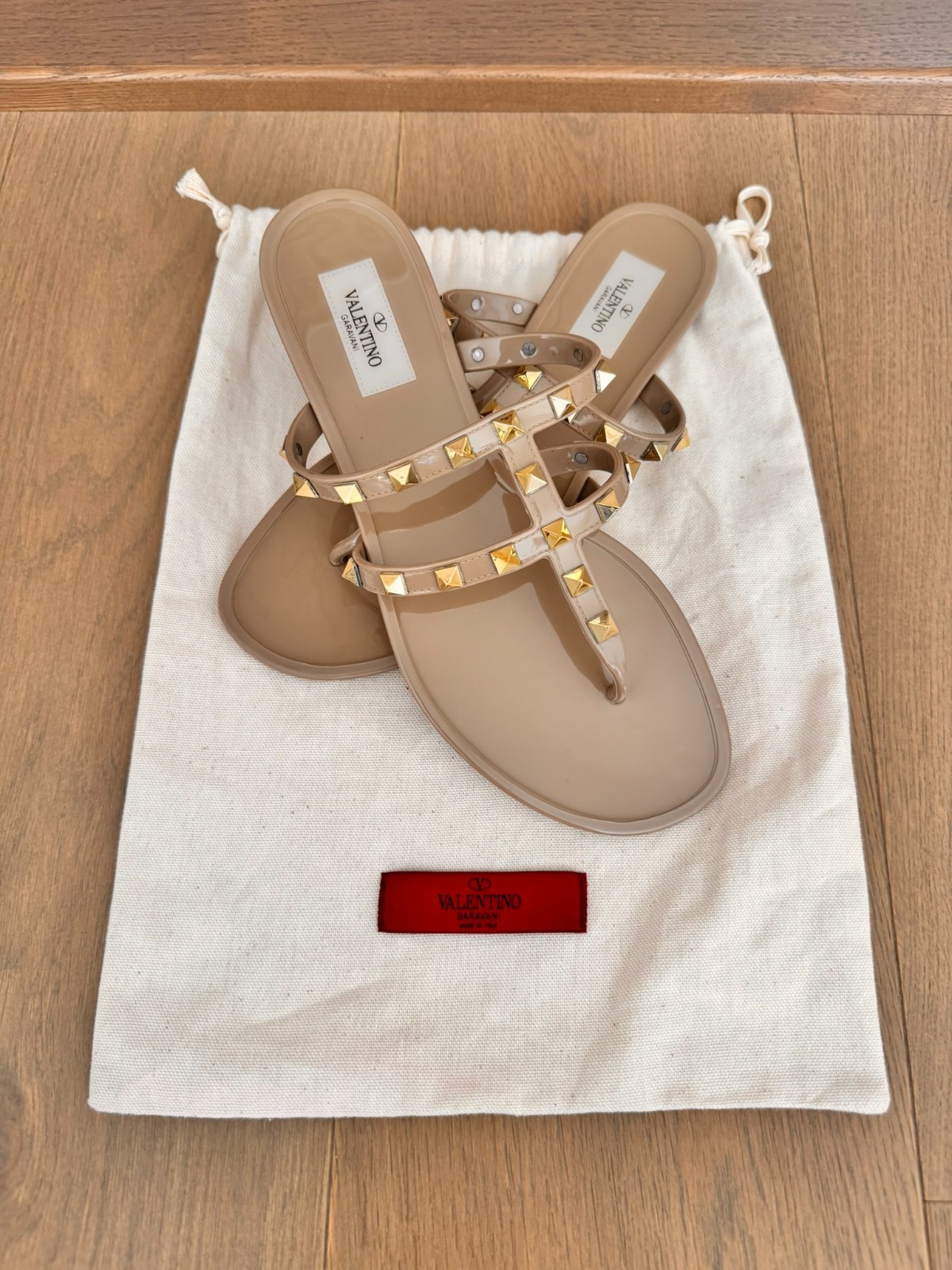 Valentino Garavani Rockstud PVC Caged Thong Sandals Poudre Beige Sz 38 / 8 $520