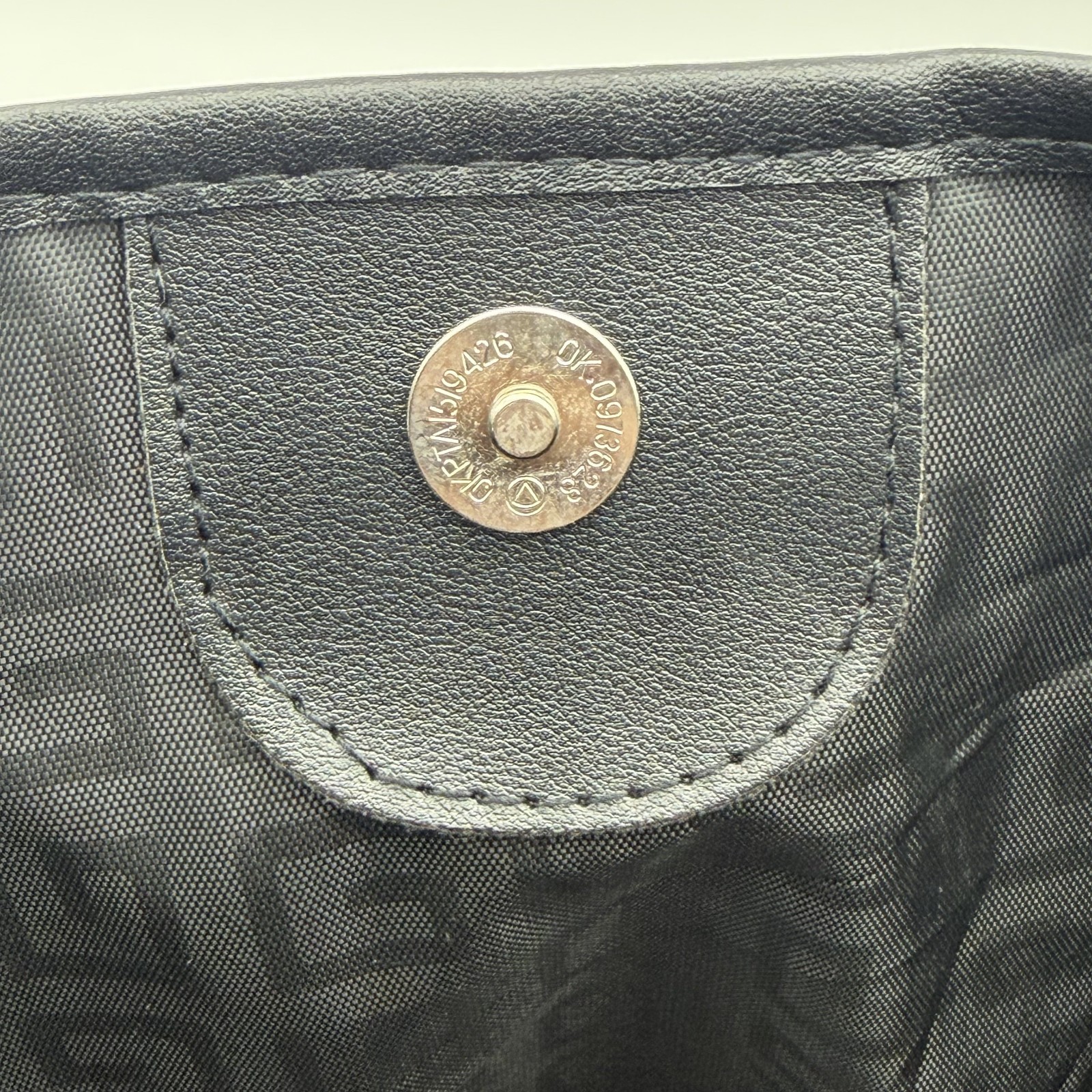 GIVENCHY Tote bag leather black Not available in Japan Magnetic button closure