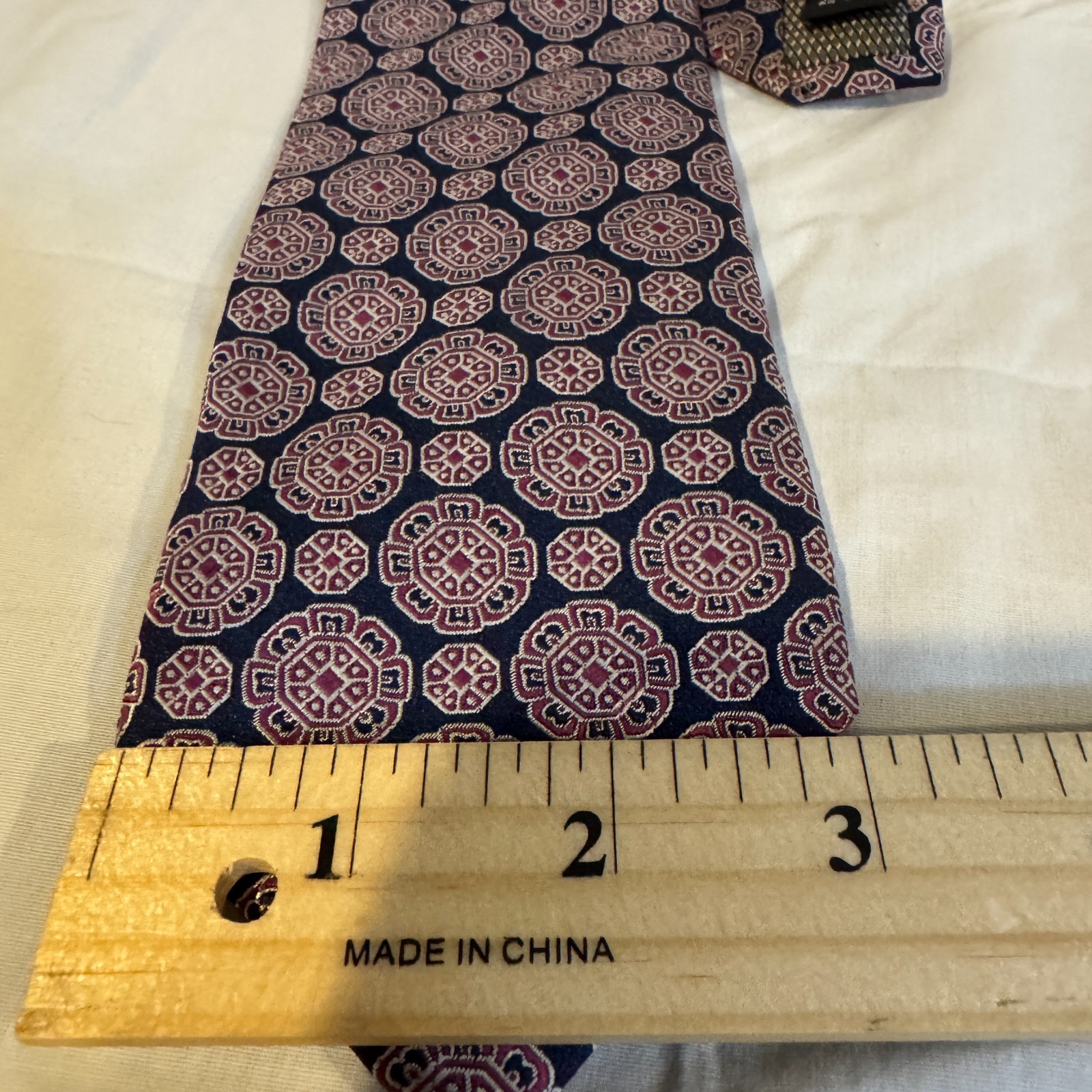 Ivy Crew Mens Necktie Blue Purple Geometric Medallion Polyester Tie 3.25 In