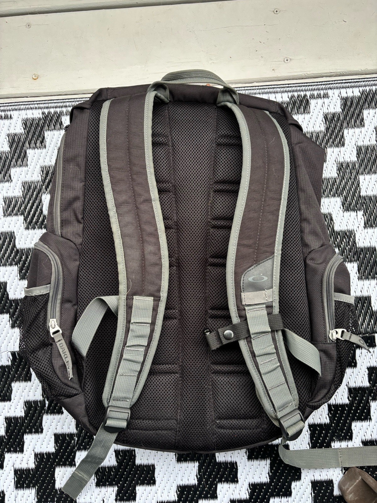 Oakley Backpack Black Gray Roll Top Drawstring Laptop School Travel Bag READ