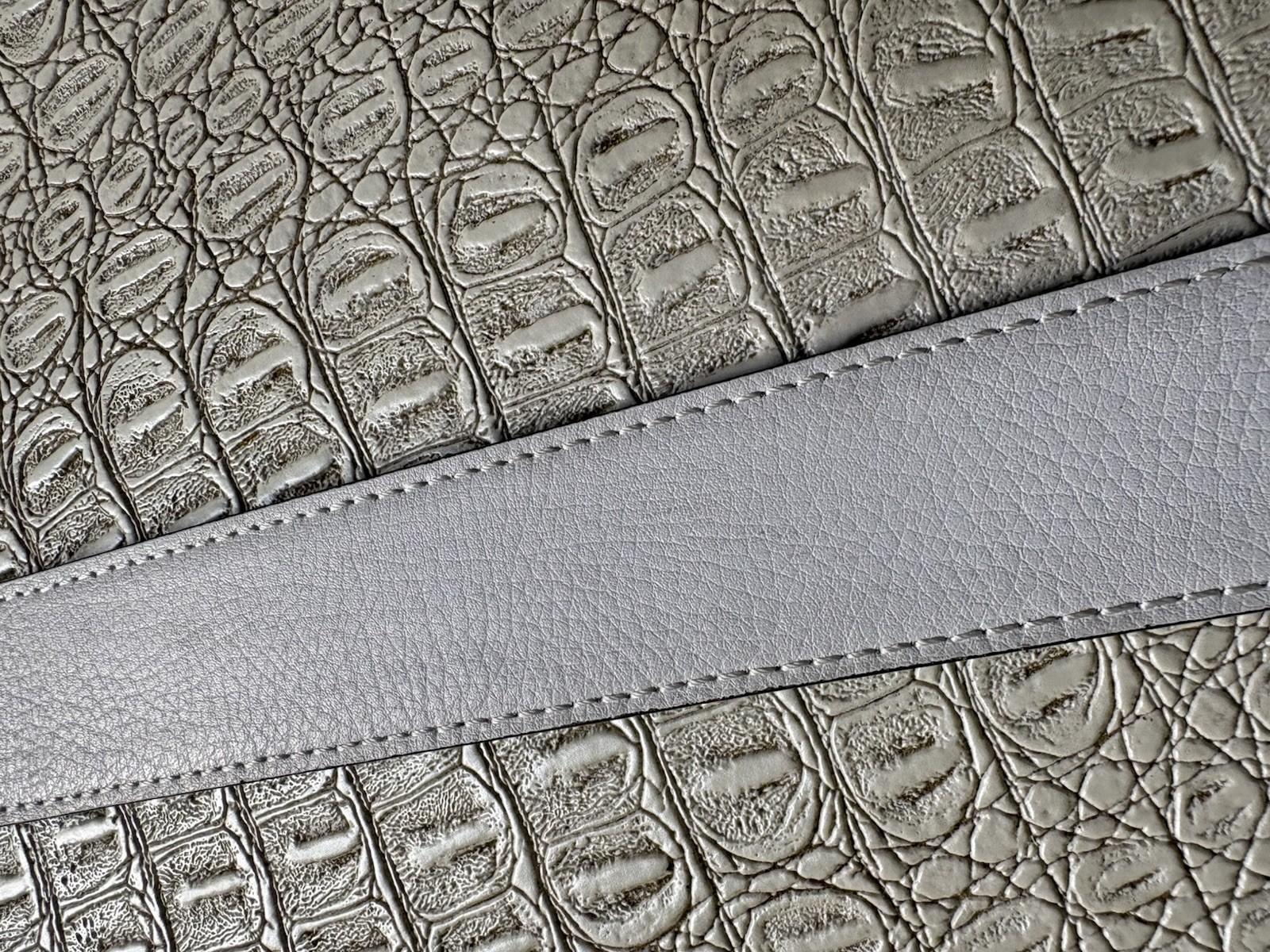 Nike Leather Belt Men 42 Black White Reversible Silvertone Buckle Stitching Logo