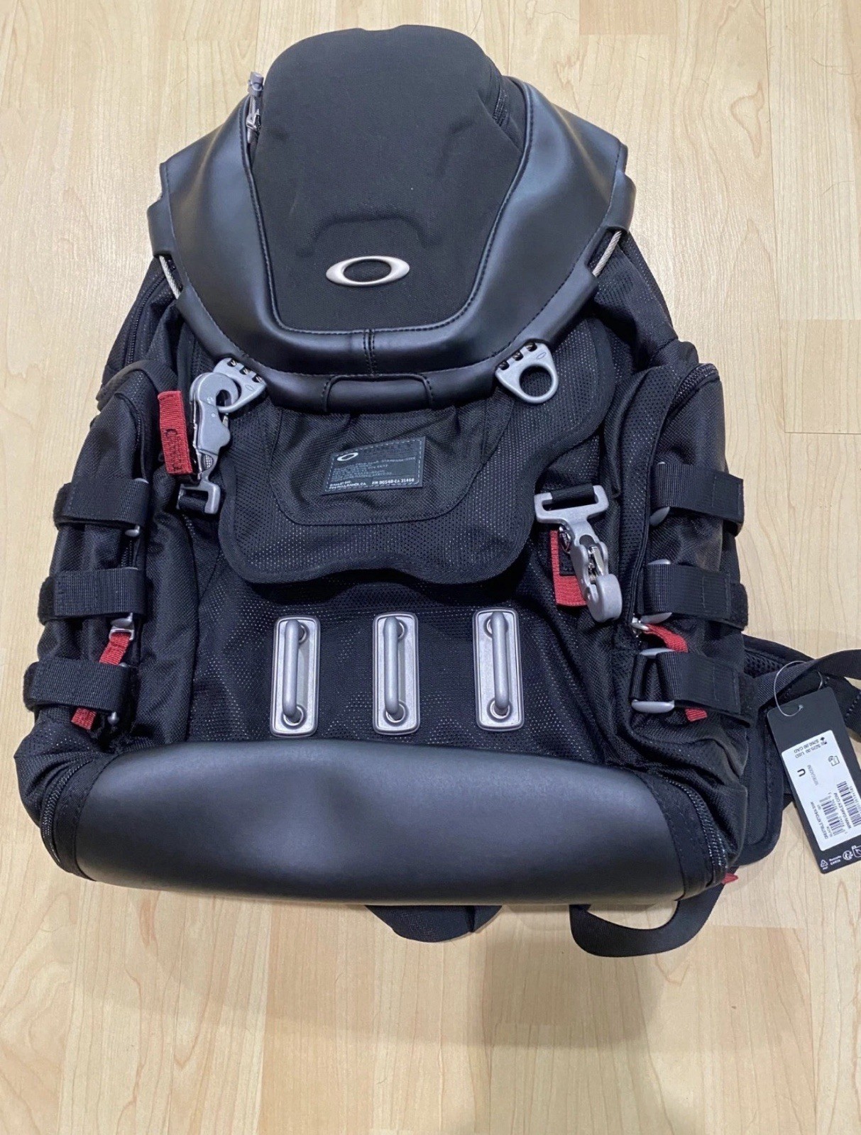 Oakley KITCHEN SINK Backpack 34L Capacity – 92060AODM – BLACK – New with tags