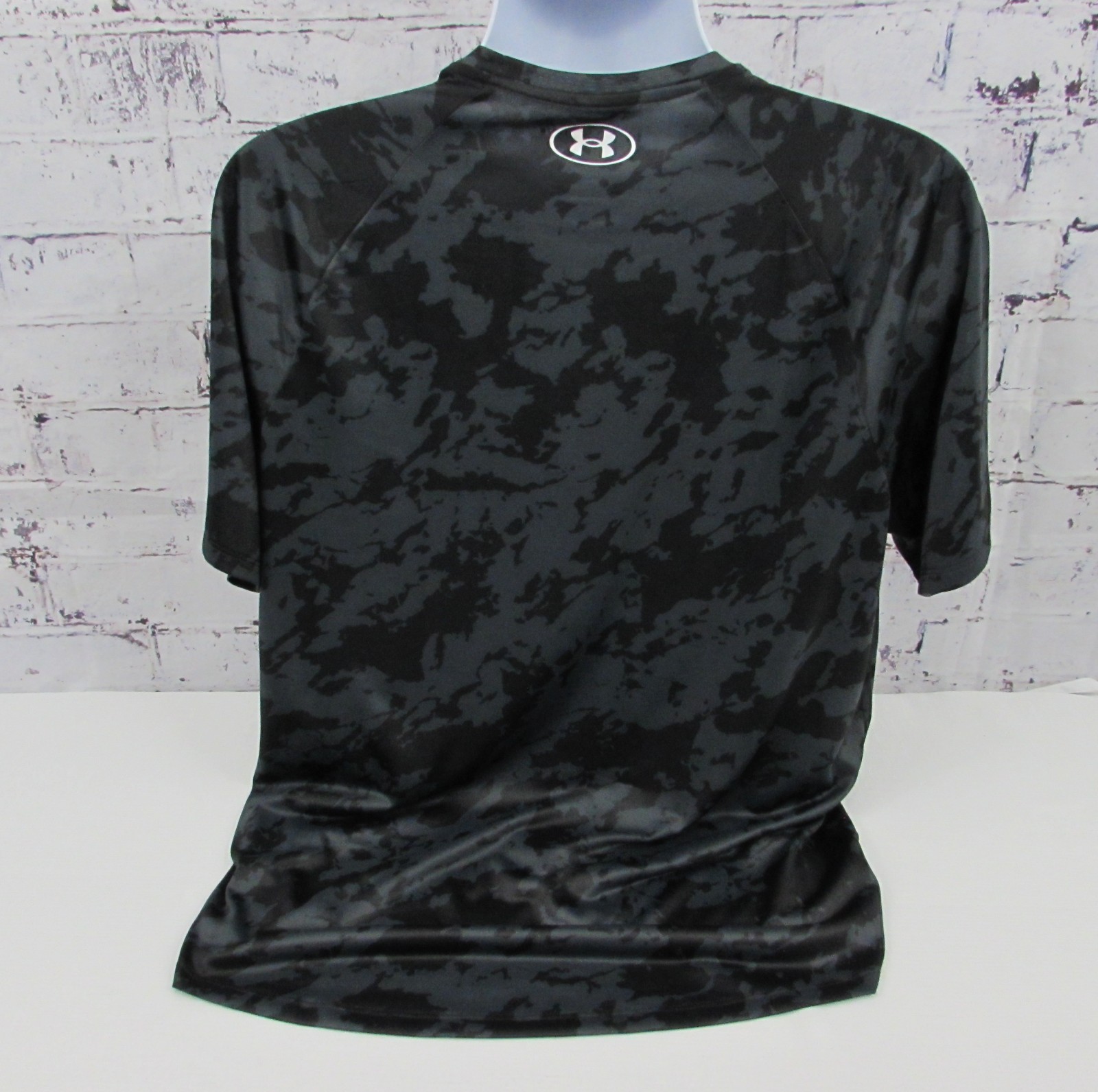 Under Armour Tech 2.0 Camo Print Short Sleeve Men’s Tee Size Large Loose NWT.