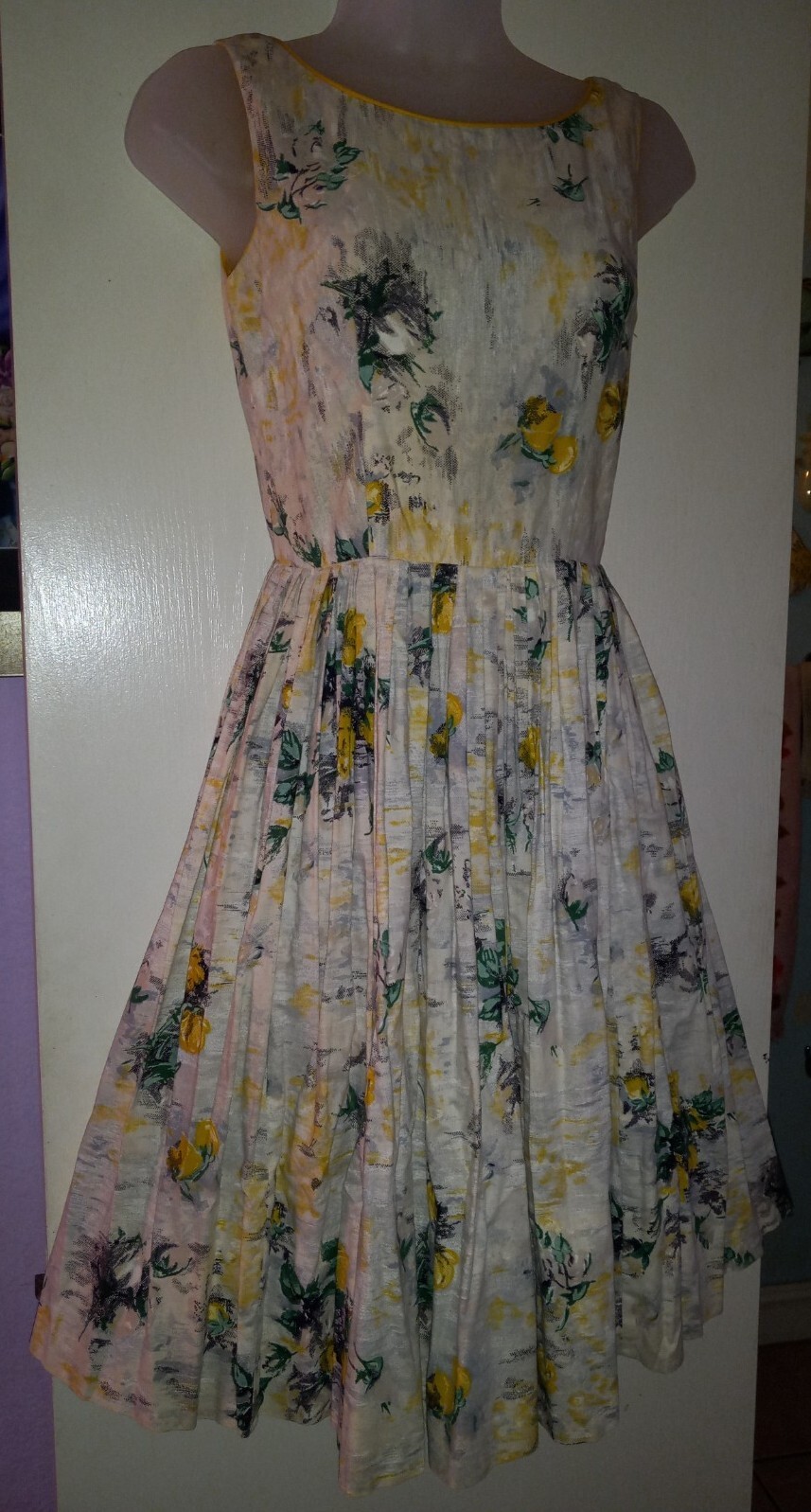 Vintage 50s Yellow Rose Bouquet Novelty Print Cotton Swing Dress VLV XS