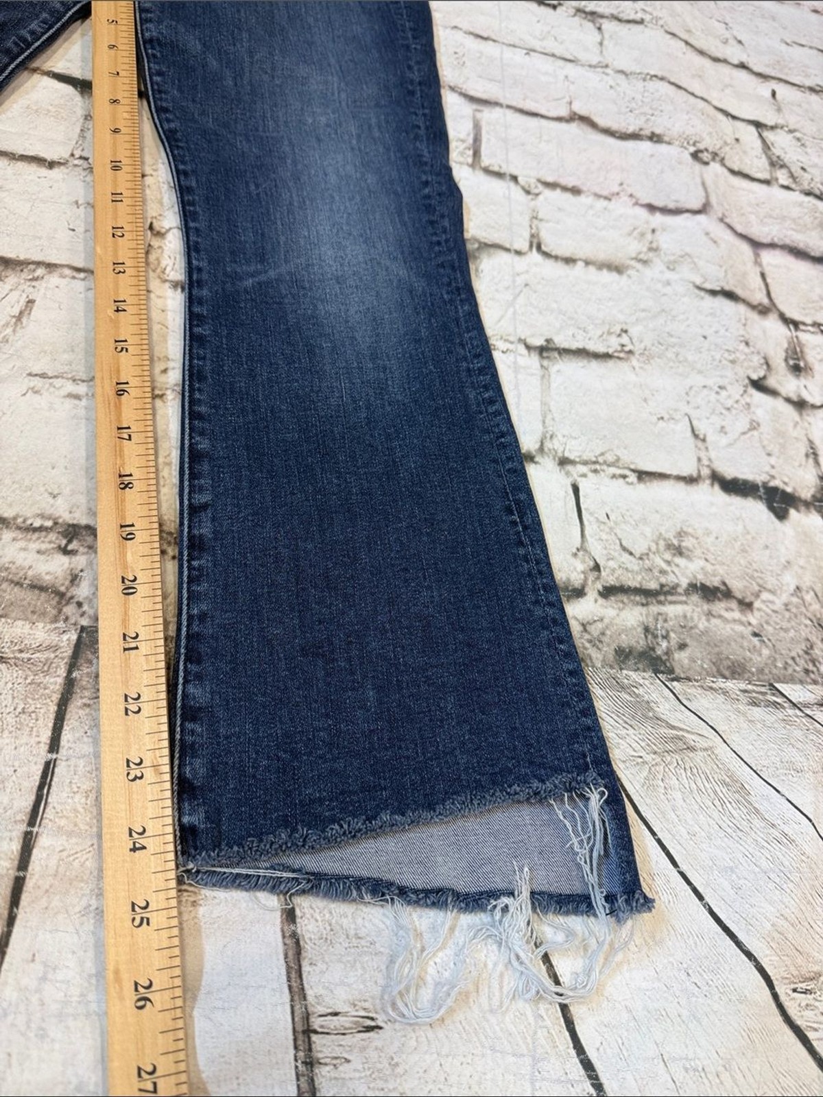 MOTHER Jeans 28 The Insider Crop Step Fray in Teaming Up Dark Wash