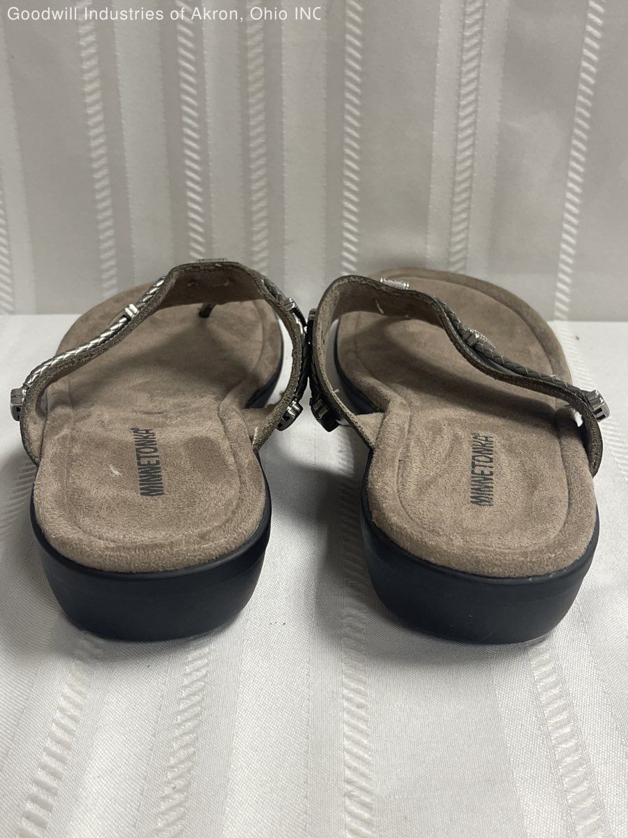 Minnetonka Silverthorne Pewter Metallic Leather Thong Sandals Women’s Size 11