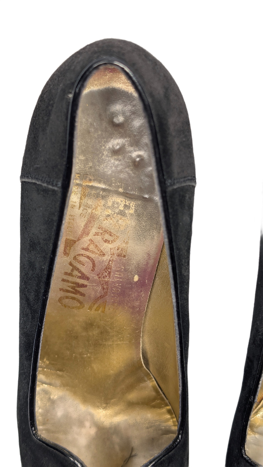 Salvatore Ferragamo 1990’s “Baronessa” Black Suede V-Neck Pumps Heels Size 7AAA