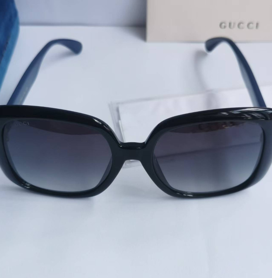 Authentic Gucci GG0714S 001 Black Blue Red Stripe Grey Sunglasses 55mm