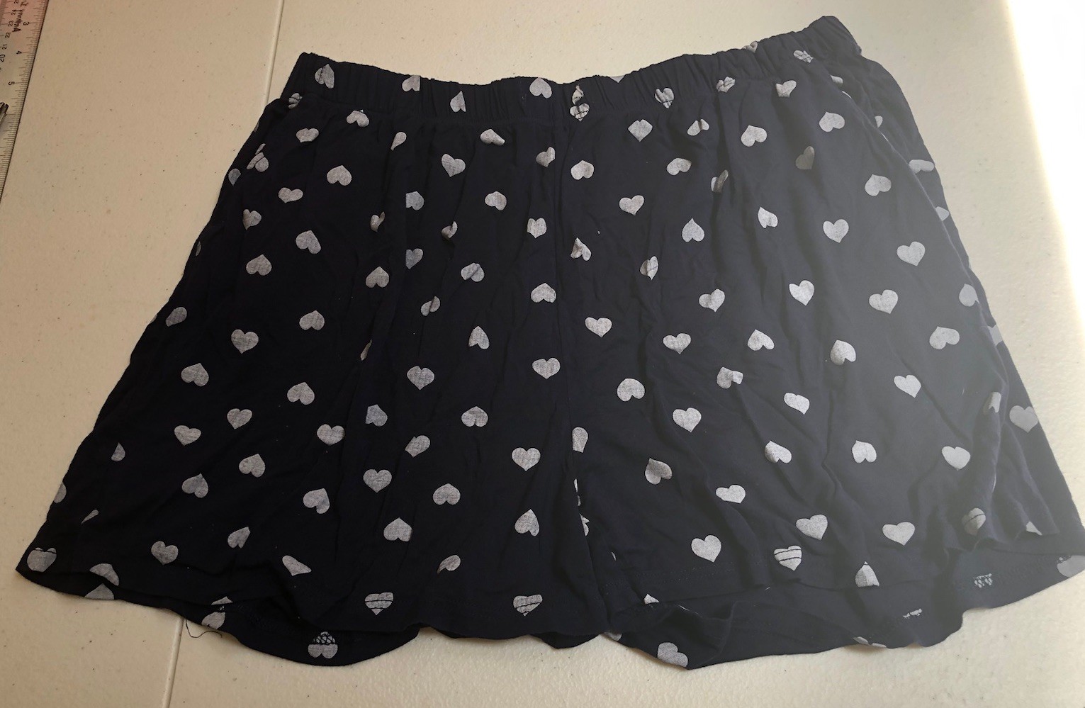 Womens Loungewear Sleep Shorts -Elastic Waist -Navy Blue w/ White Hearts – L