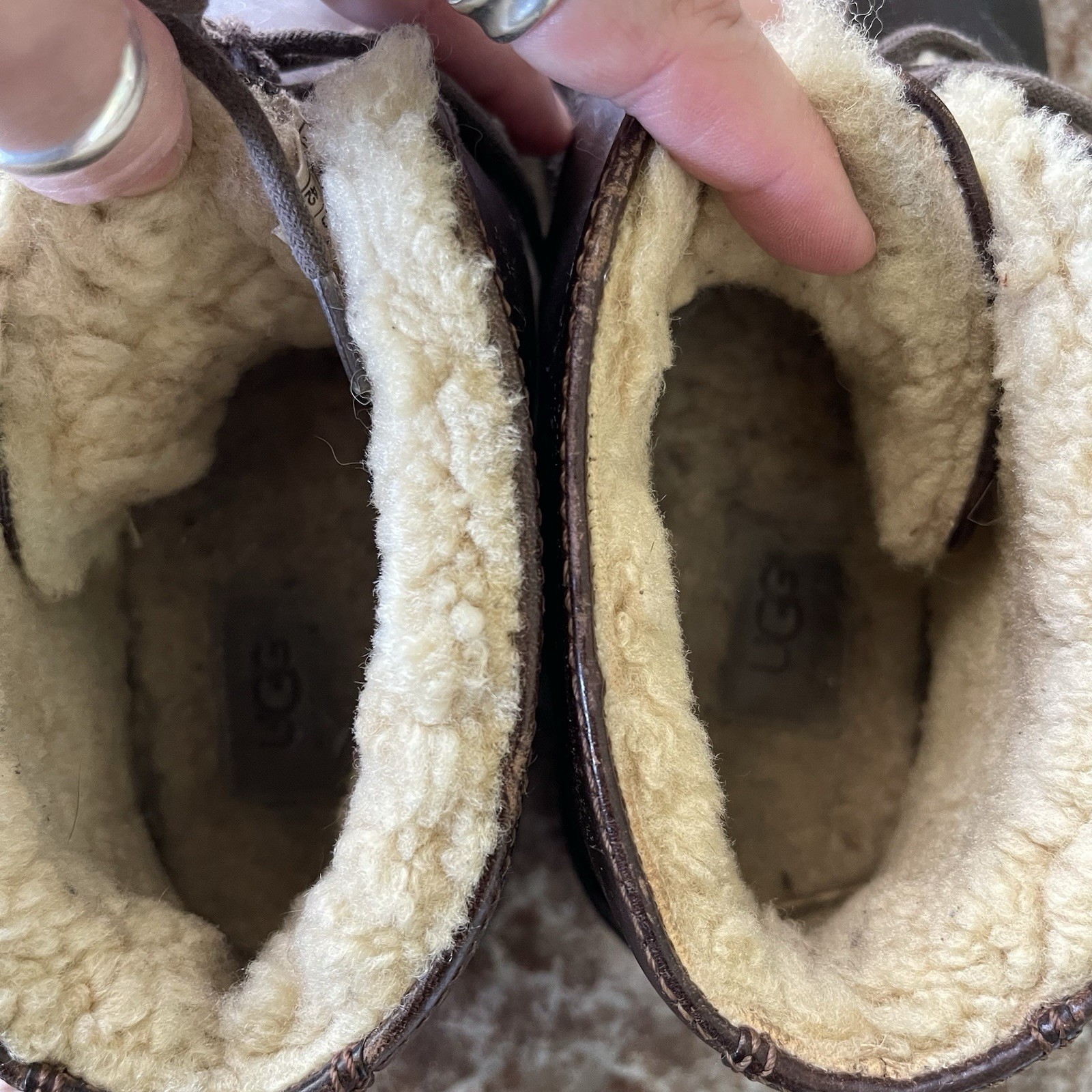 UGG Australia Brown Leather Shearling Lined Chukka Boots Men’s Size 10 US