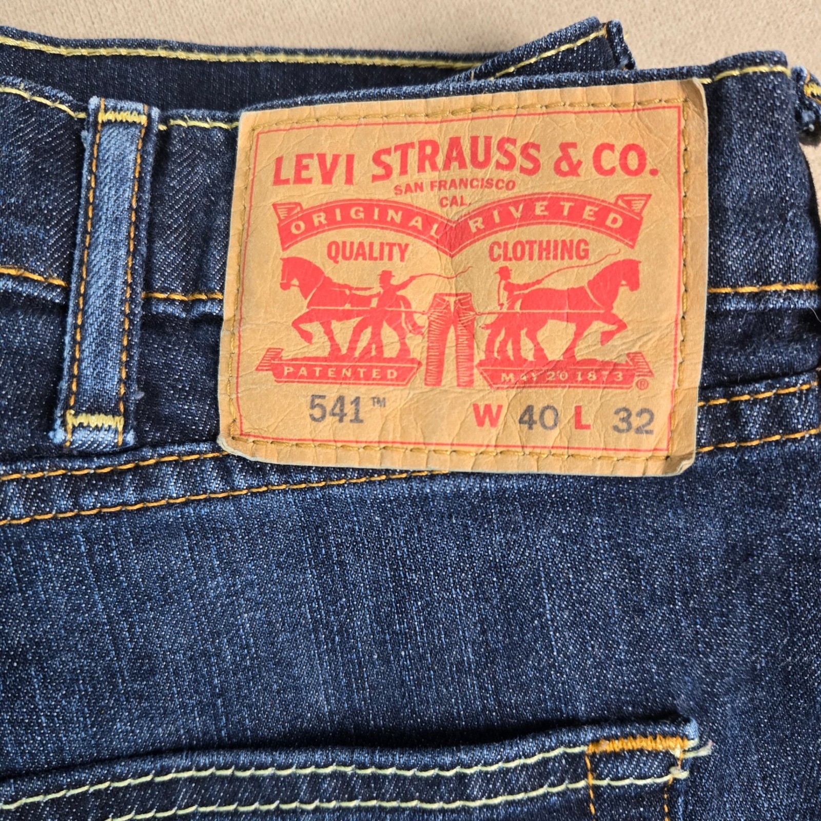 Levis 541 Athletic Taper Mens Jeans Dark Wash Blue Denim 40×32 (Measures 40×30)