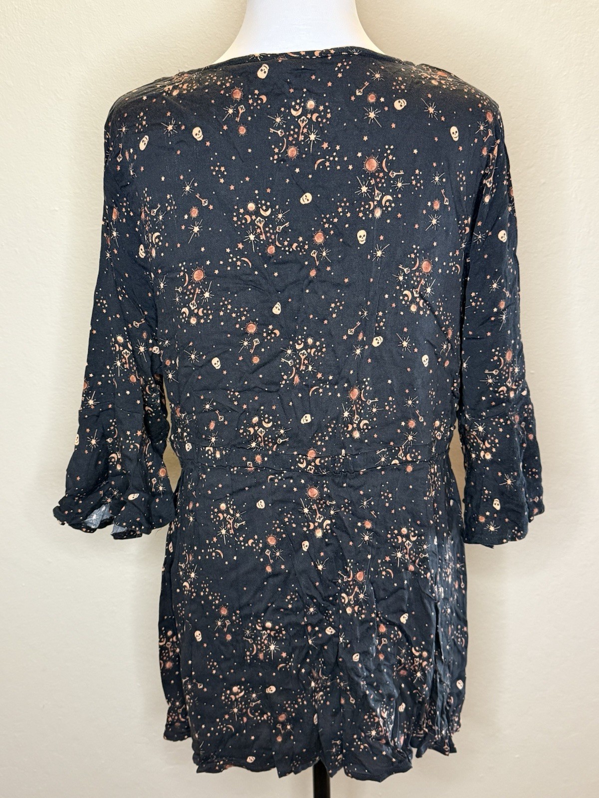 Torrid Woman’s Top Celestial Skulls Black Orange Halloween Size 1