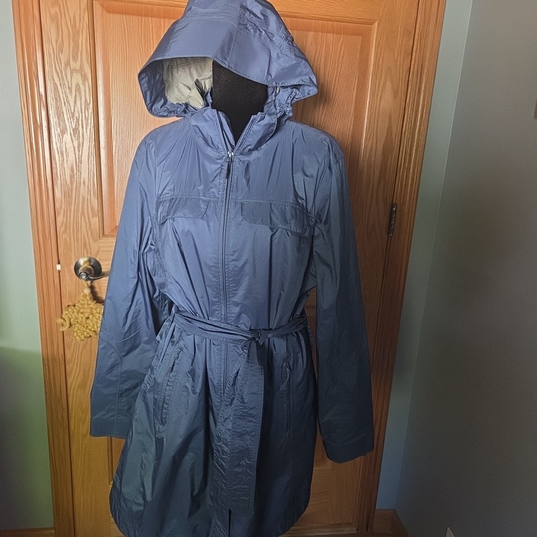 LL Bean Womens Rain Jacket XL Blue Belted Hooded Lightweight Nylon Waterproof