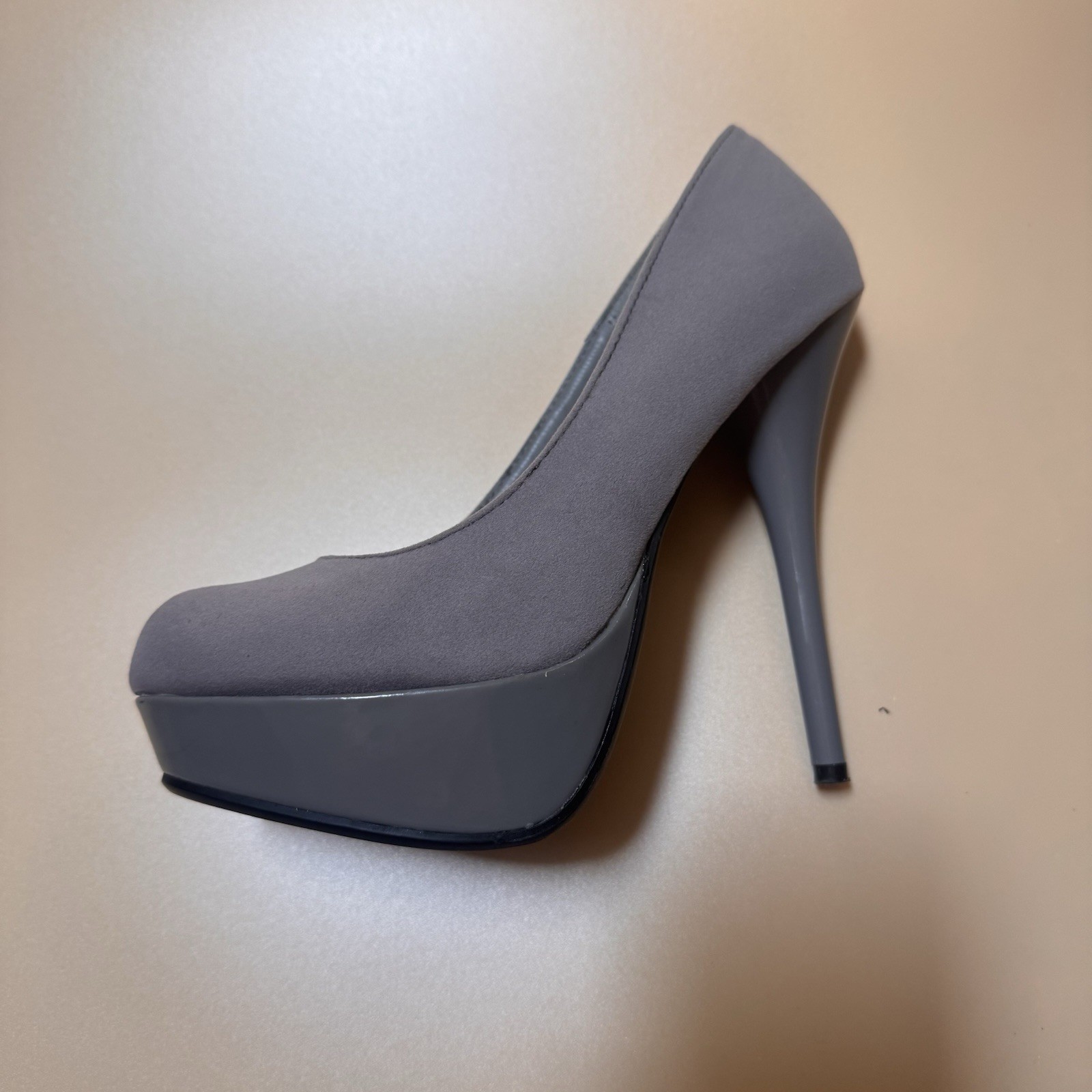 Bamboo Gray Suede Platform Stiletto Heels Round Toe Slip On US 6