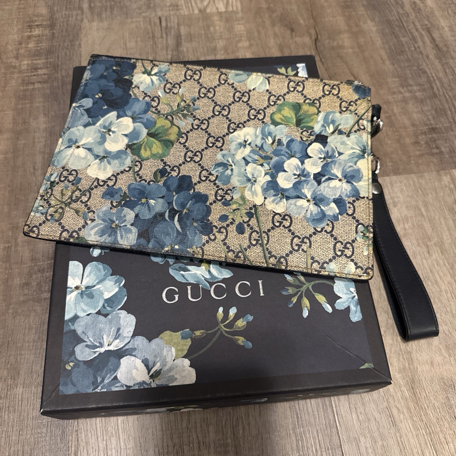 Authentic GUCCI GG Blooms Clutch Bag Pouch With Strap And Box
