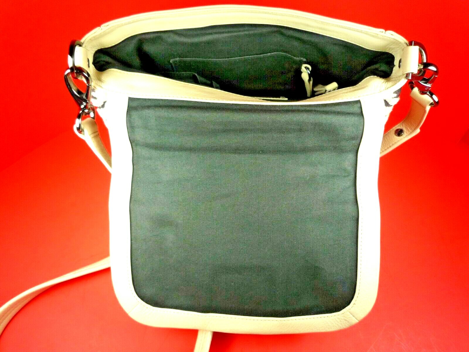 Petunia Pickle Bottom Fresco Bisou Bowler Ivory & Black Velvet Crossbody Handbag