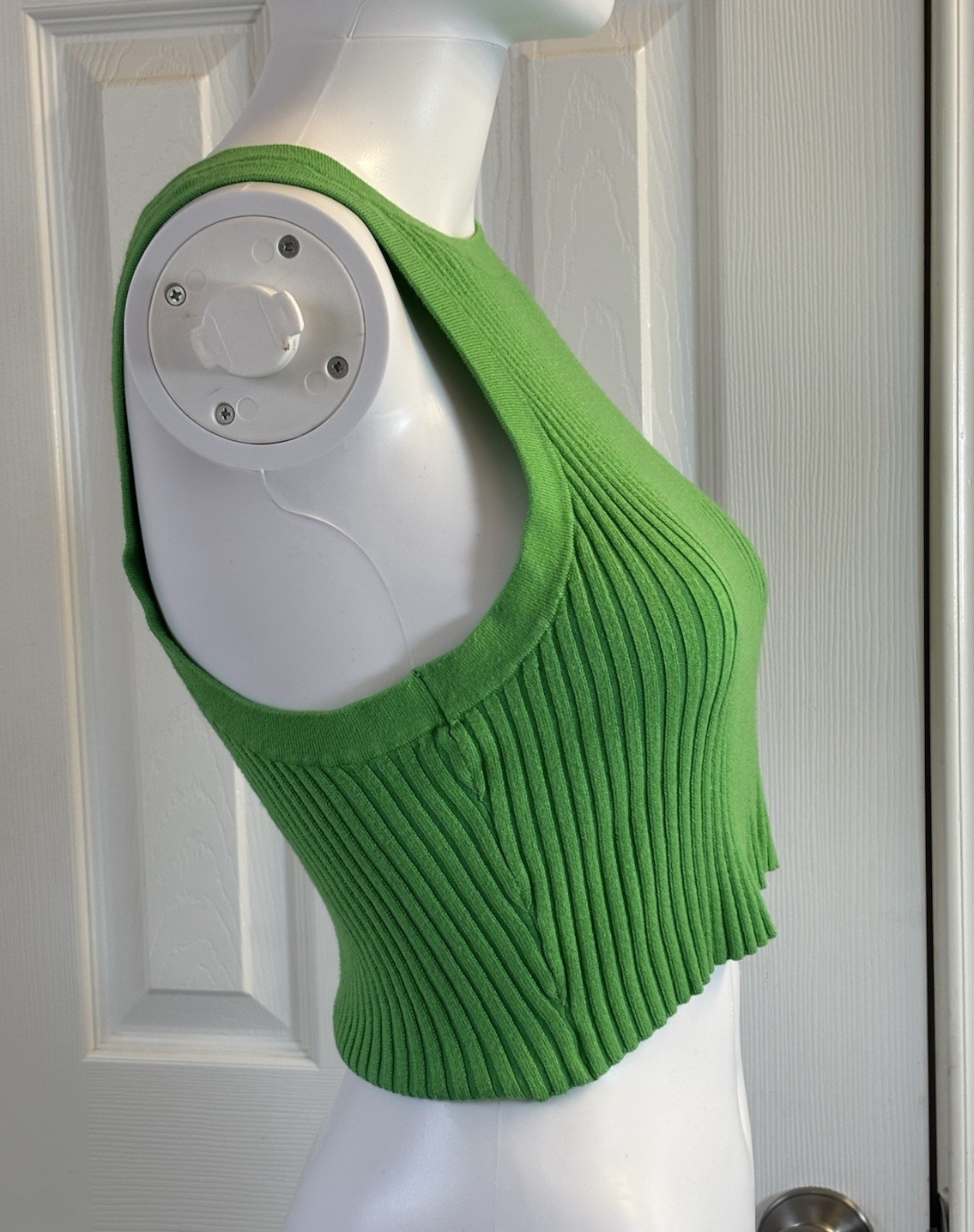 H&M Divided Green Ribbed Crop Tank Top Women’s Sz Medium Sleeveless Stretch Knit