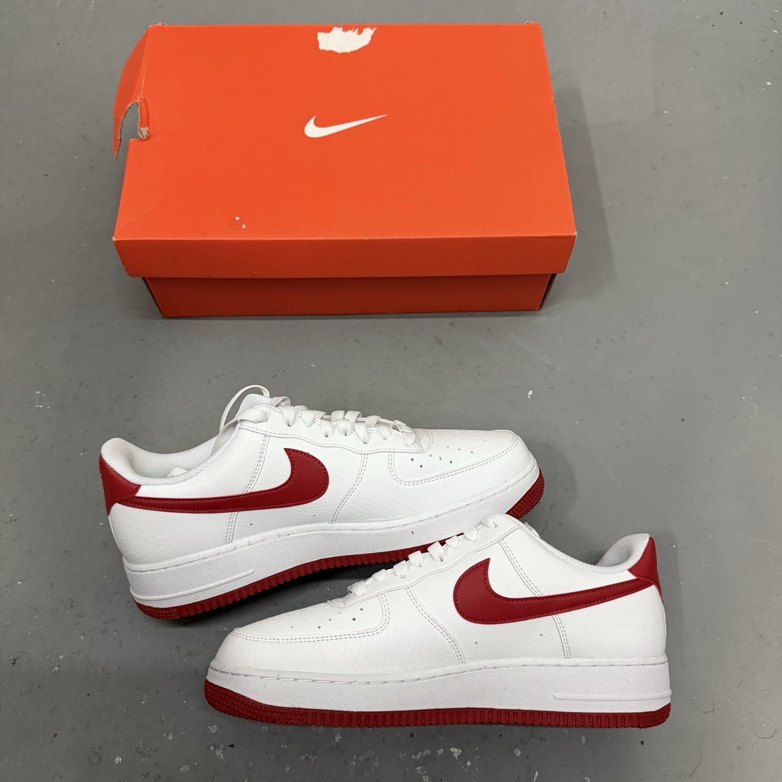 Size 11W / 9.5M – Nike Air Force 1 ’07 SE Next Nature White Gym Red W