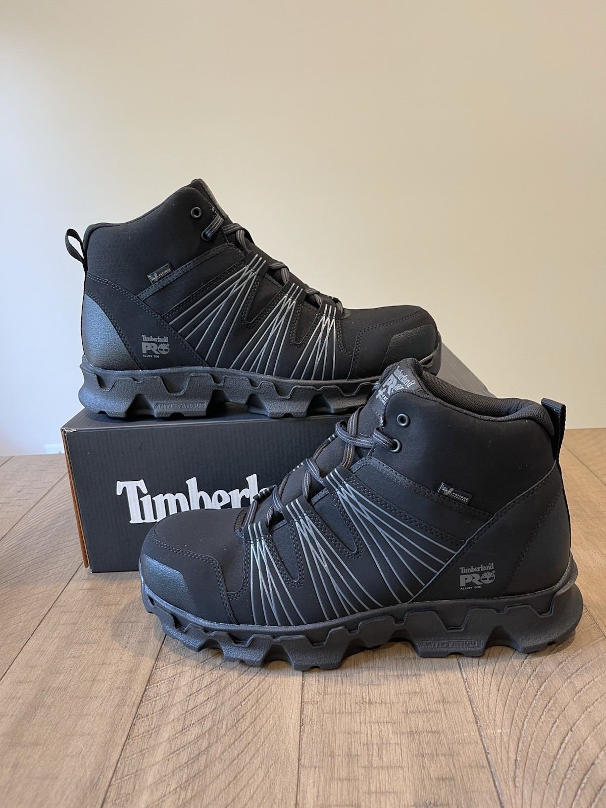 Timberland PRO Work Boots. Powertrain Mid Alloy safety toe. ESD. Light weight.