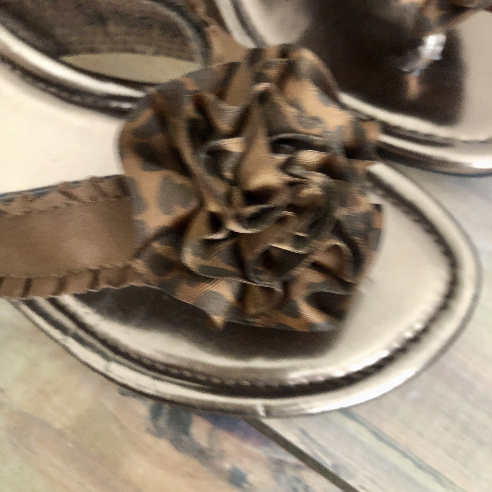 Lindsay Phillips Switchflops Kitten Heel Thong Sandals – Size 8