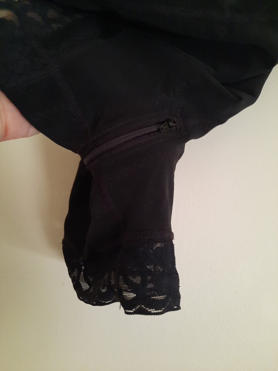 Extra Hold Shapewear. Black. 2 Straps Removable, Zipper Crotch XL. Excellent Con