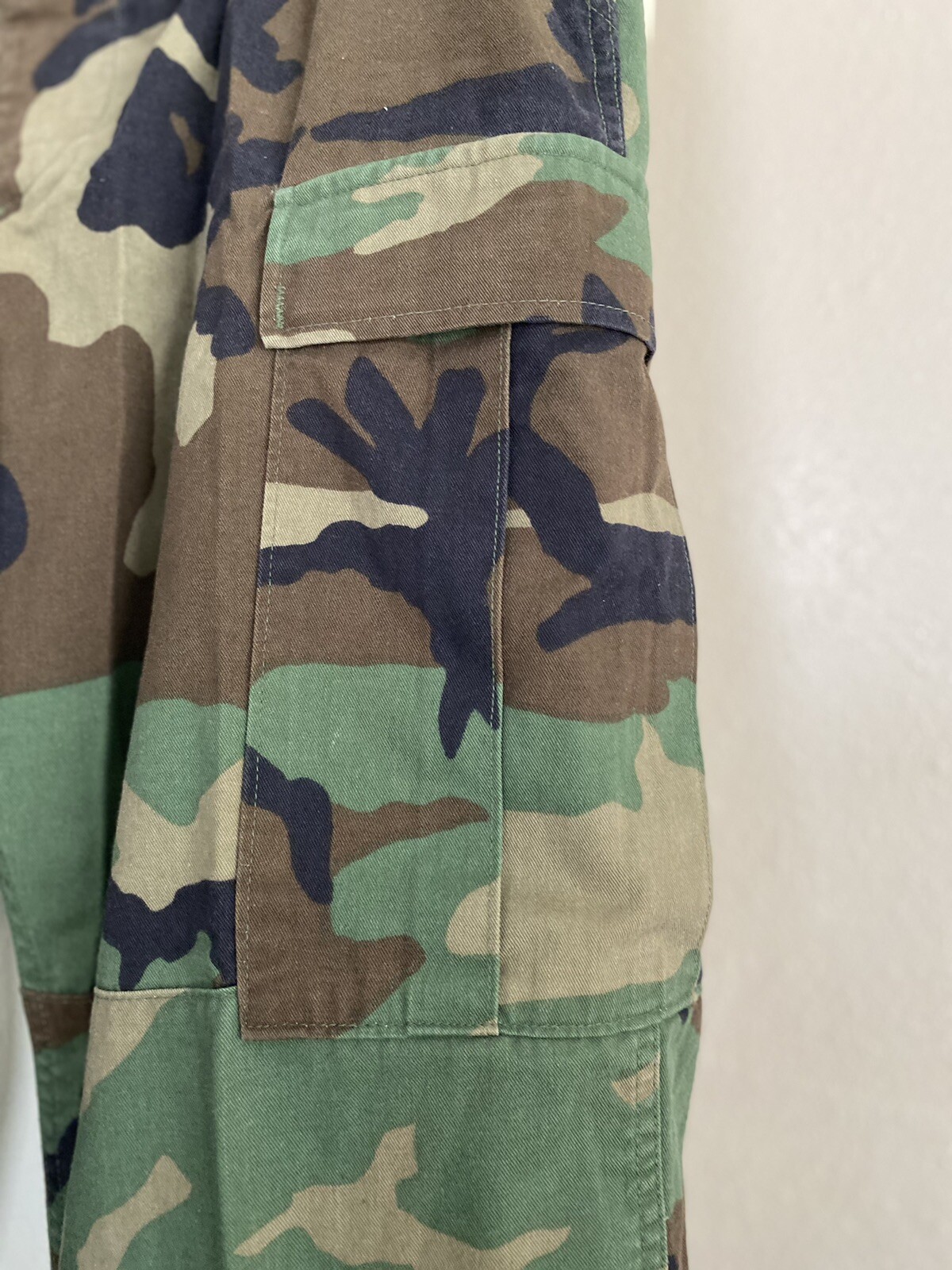 military cargo camo pants mans M heavy weight ,long 42 1/2 in, rise 12 in