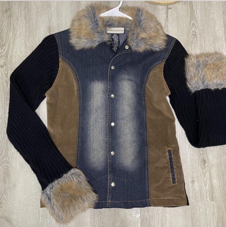 90s/Early 2000s RARE VINTAGE “Great American Sweater Co” Faux Fur button jacket